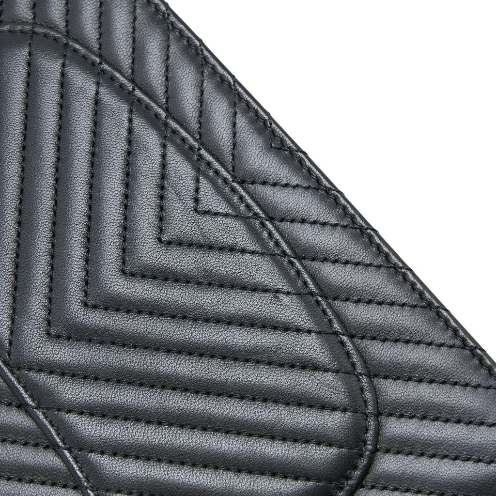 chanel-chevron-wallet-on-chain-black-with-black-hardware