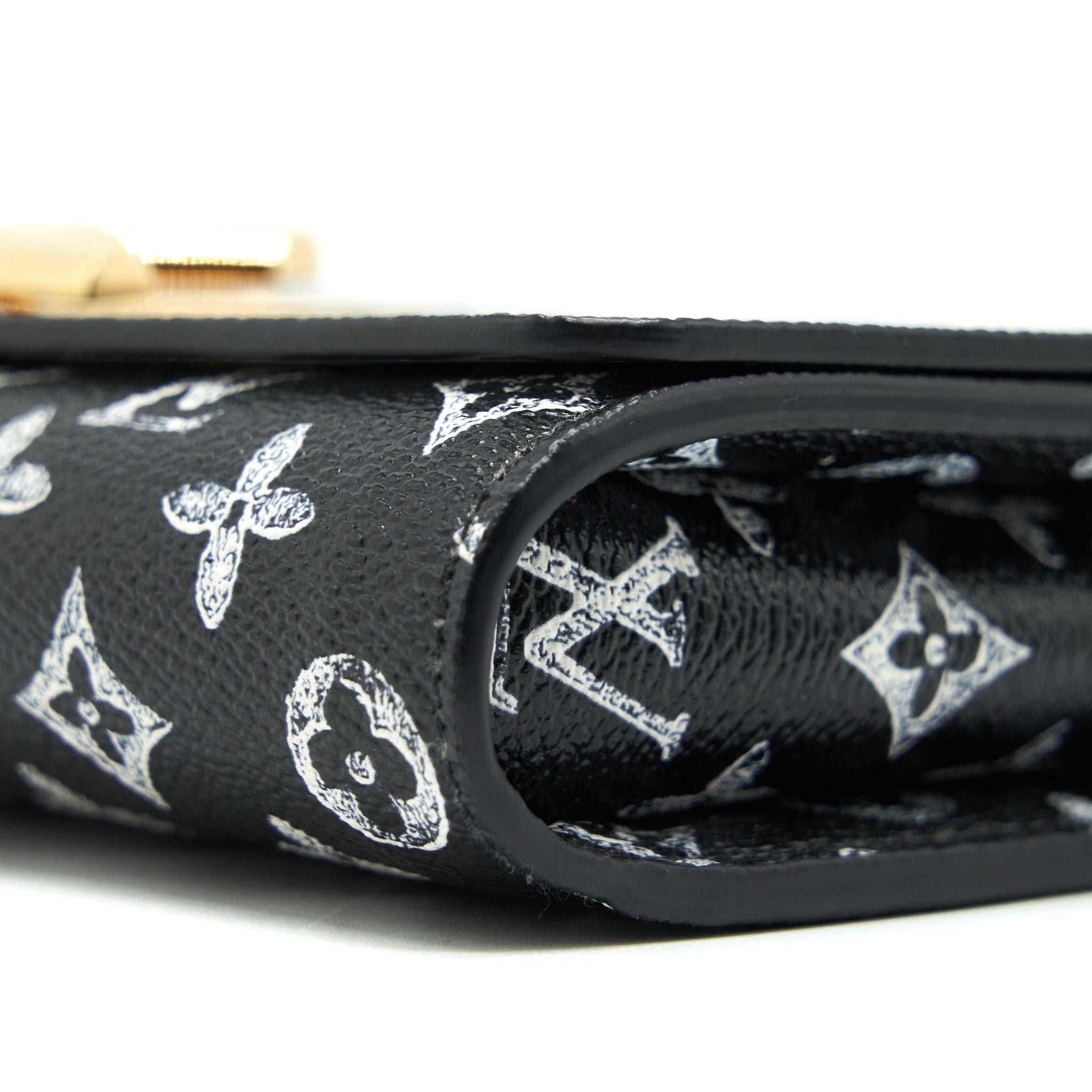 louis-vuitton-twist-chain-wallet-monogram-catogram-cat-black