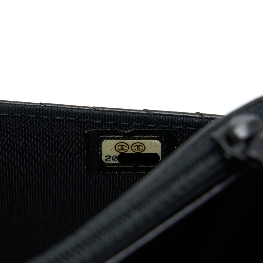chanel-chevron-wallet-on-chain-black-with-black-hardware