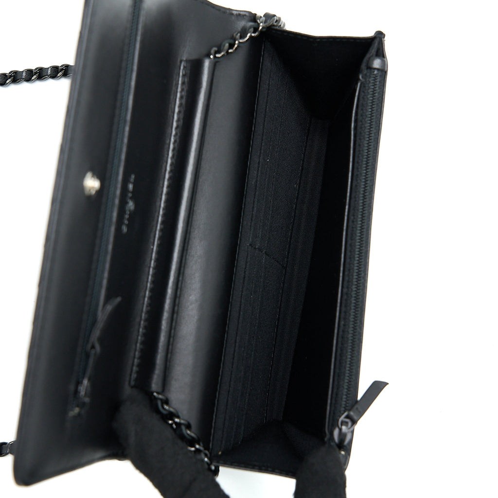 chanel-chevron-wallet-on-chain-black-with-black-hardware