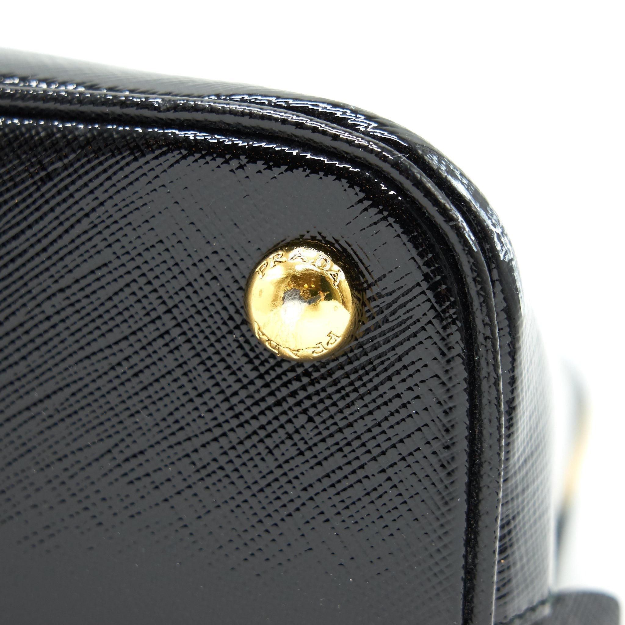 prada-saffiano-tote-bag-black