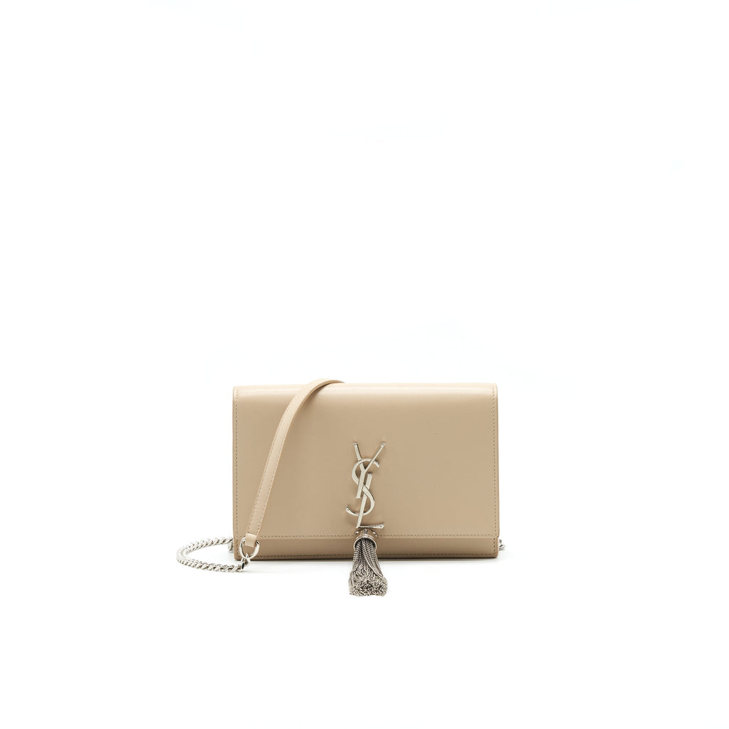 saint-laurent-ysl-kate-chain-wallet-in-beige-shw