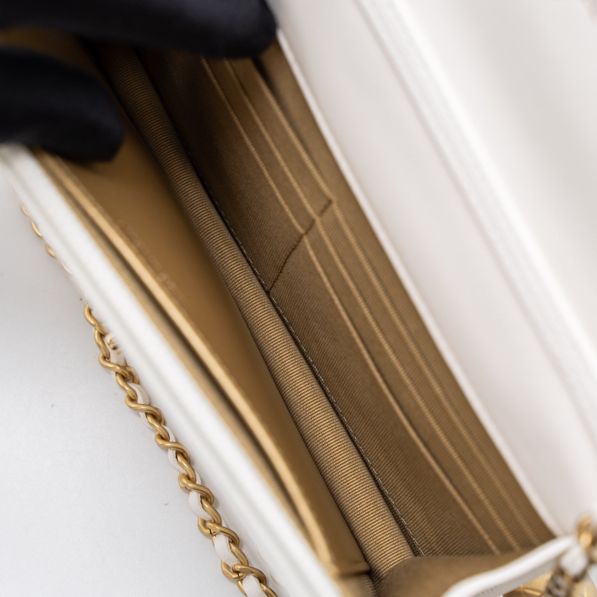chanel-pearl-crush-wallet-on-chain-lambskin-white-brushed-ghw-microchip