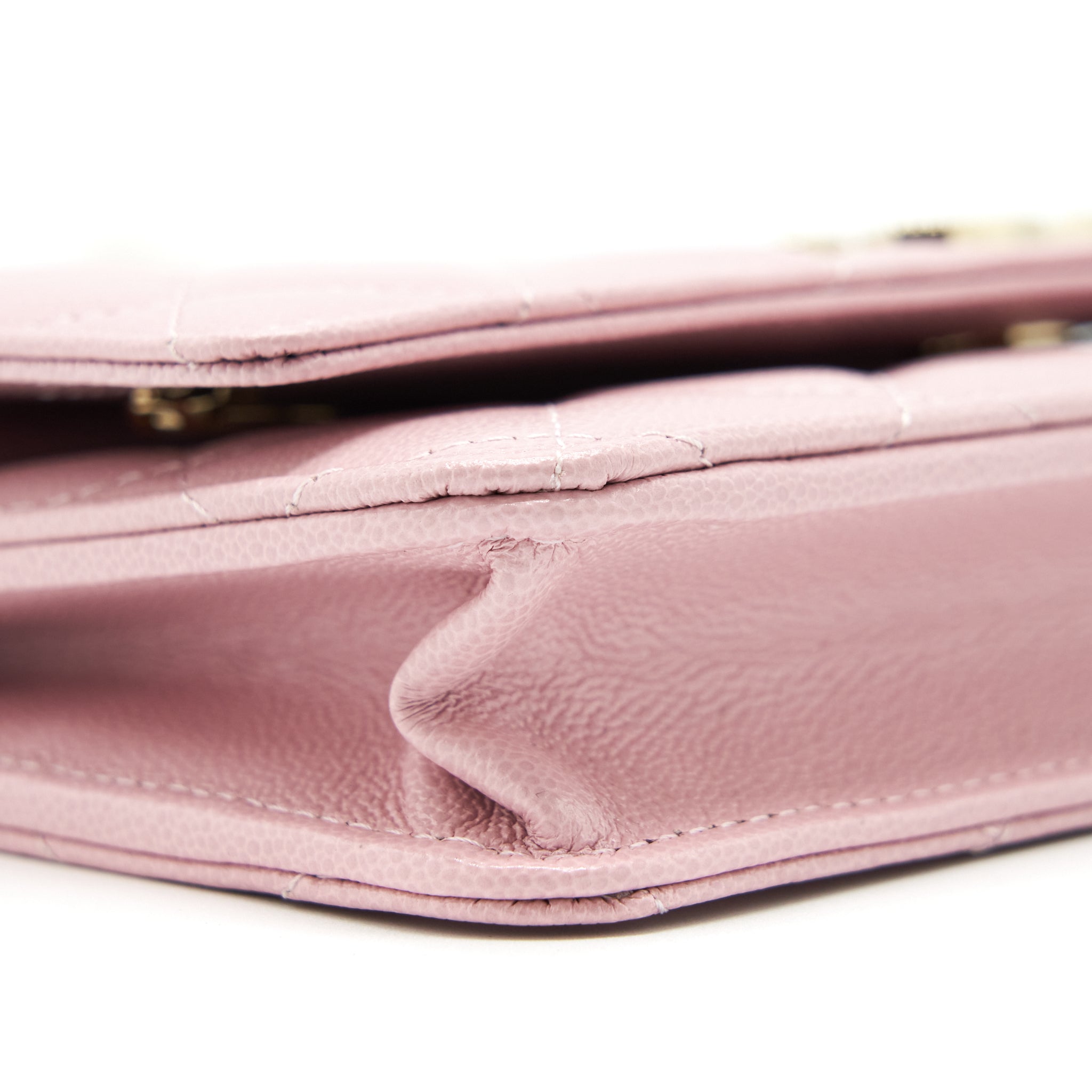 chanel-22b-wallet-on-chain-with-detail-cc-logo-caviar-light-pink-nj523-lghwmicrochip