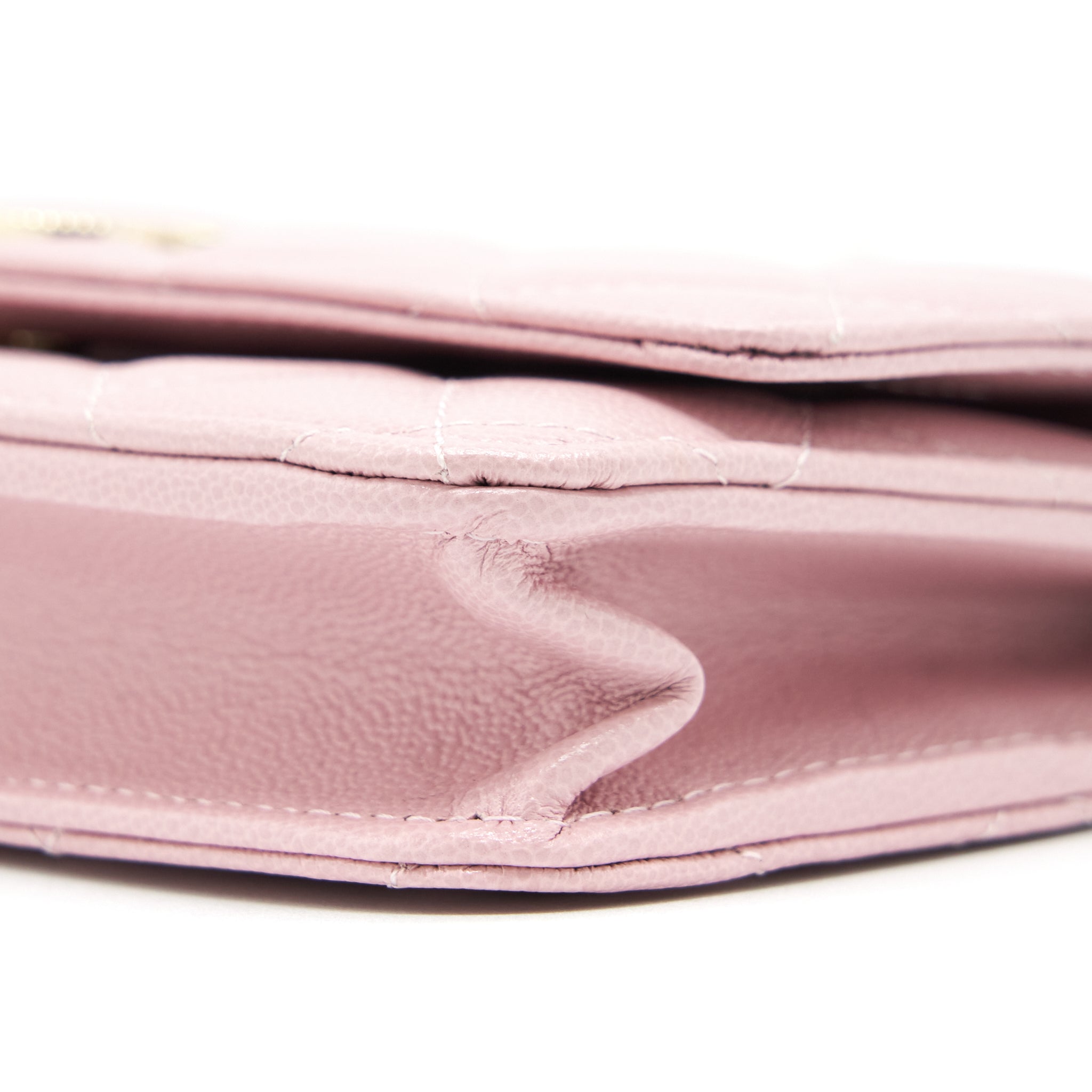 chanel-22b-wallet-on-chain-with-detail-cc-logo-caviar-light-pink-nj523-lghwmicrochip