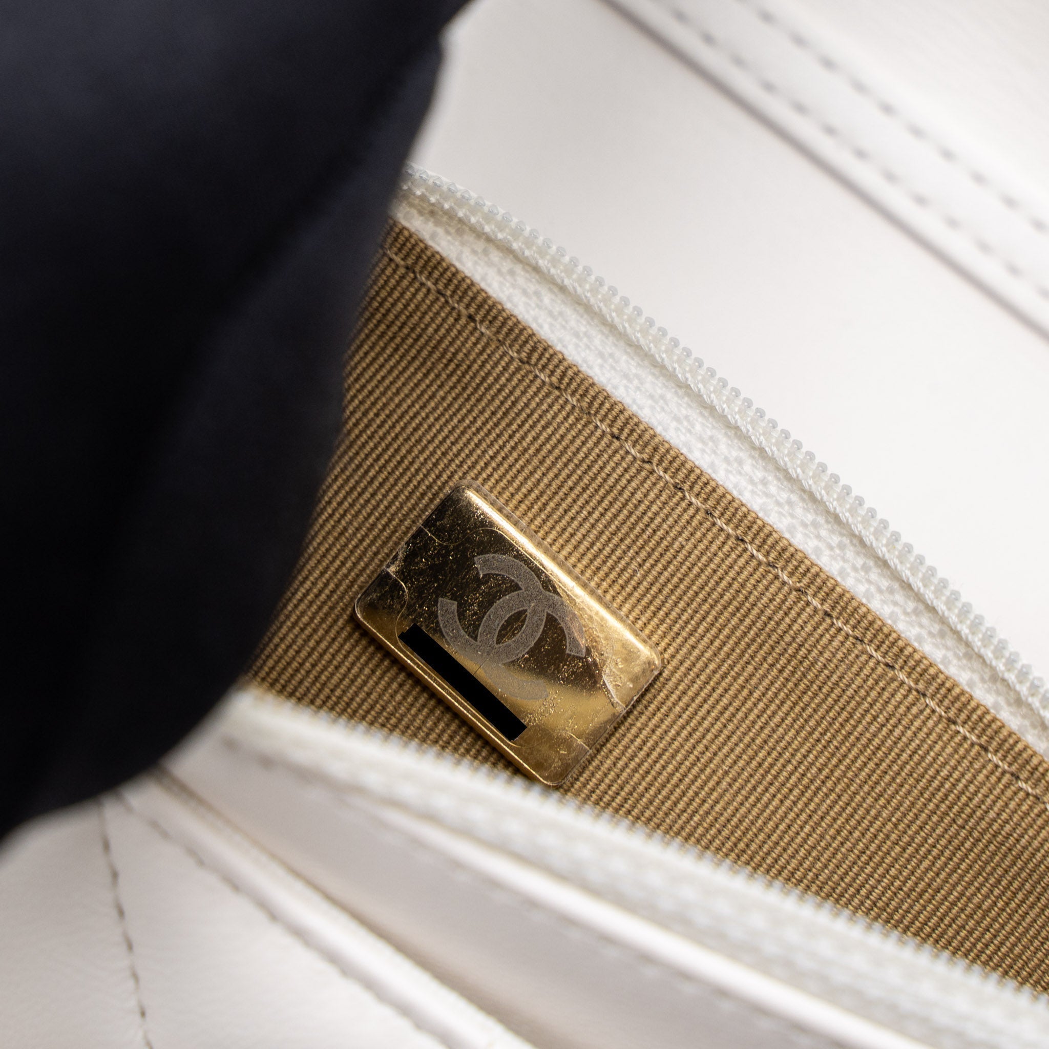 chanel-pearl-crush-wallet-on-chain-lambskin-white-brushed-ghw-microchip