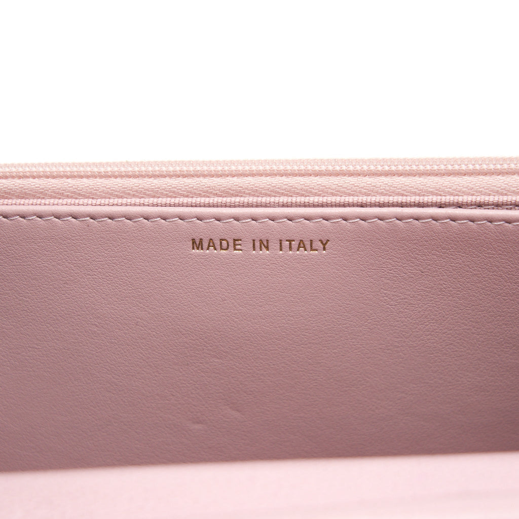 chanel-22b-wallet-on-chain-with-detail-cc-logo-caviar-light-pink-nj523-lghwmicrochip