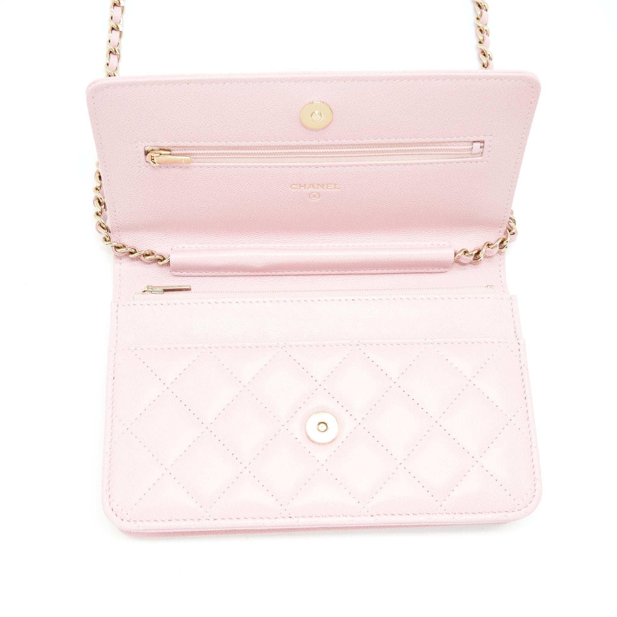 chanel-22b-wallet-on-chain-with-detail-cc-logo-caviar-light-pink-nj523-lghwmicrochip