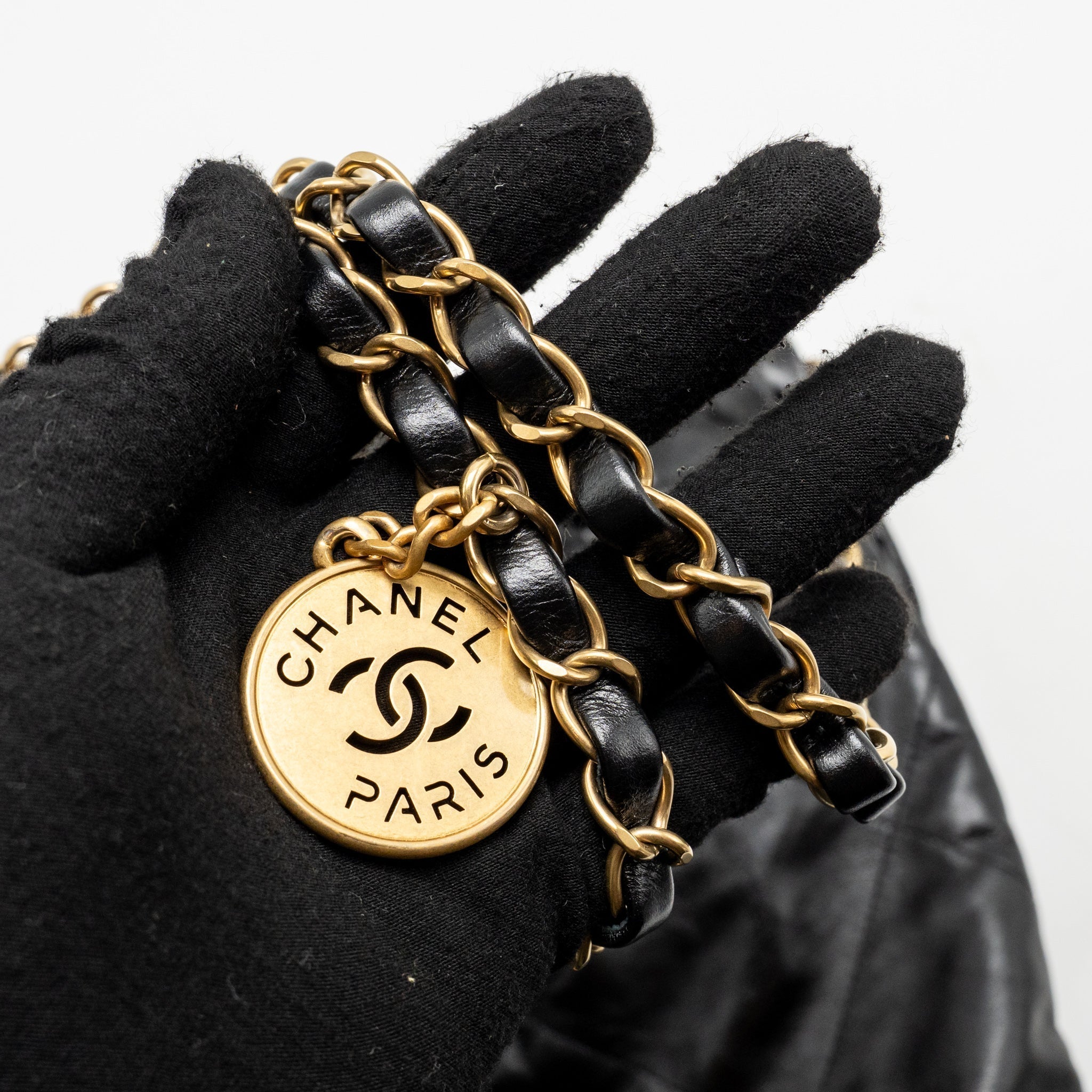 chanel-22-black-1