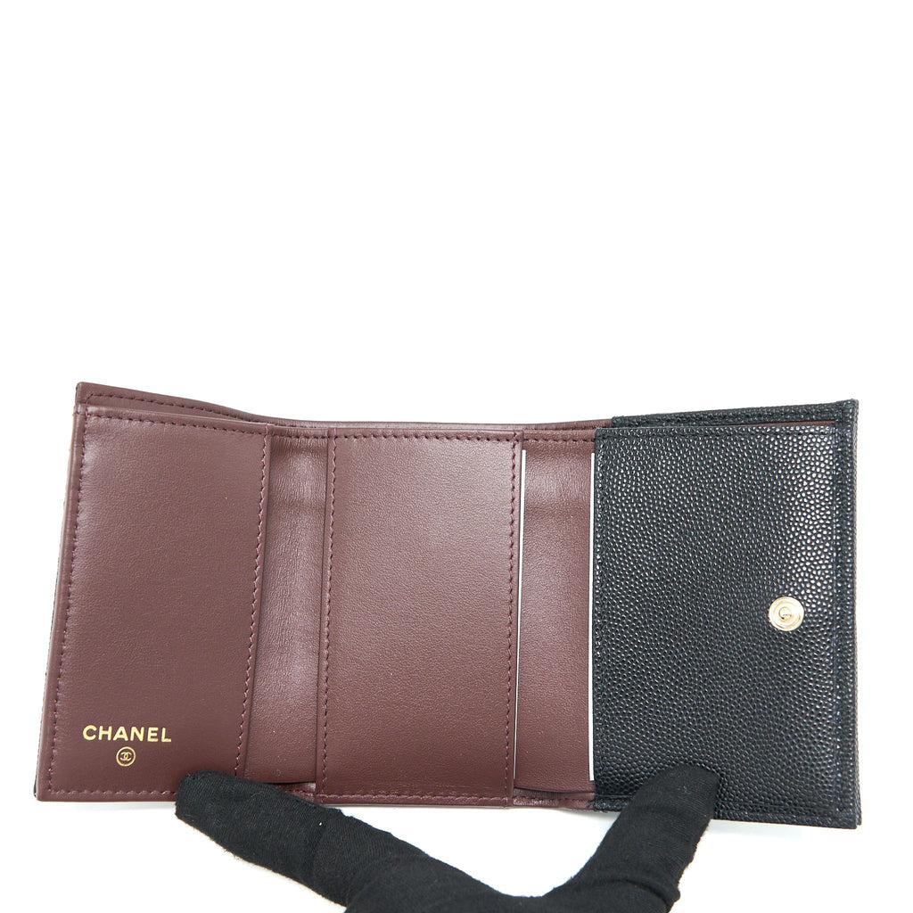 chanel-small-compact-wallet-caviar-black-lghw-microchip-1
