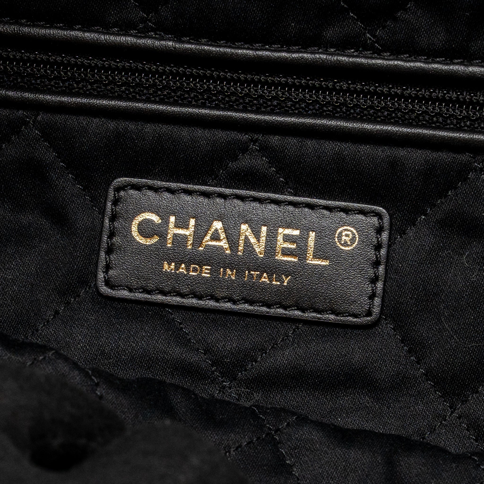 chanel-22-black-1