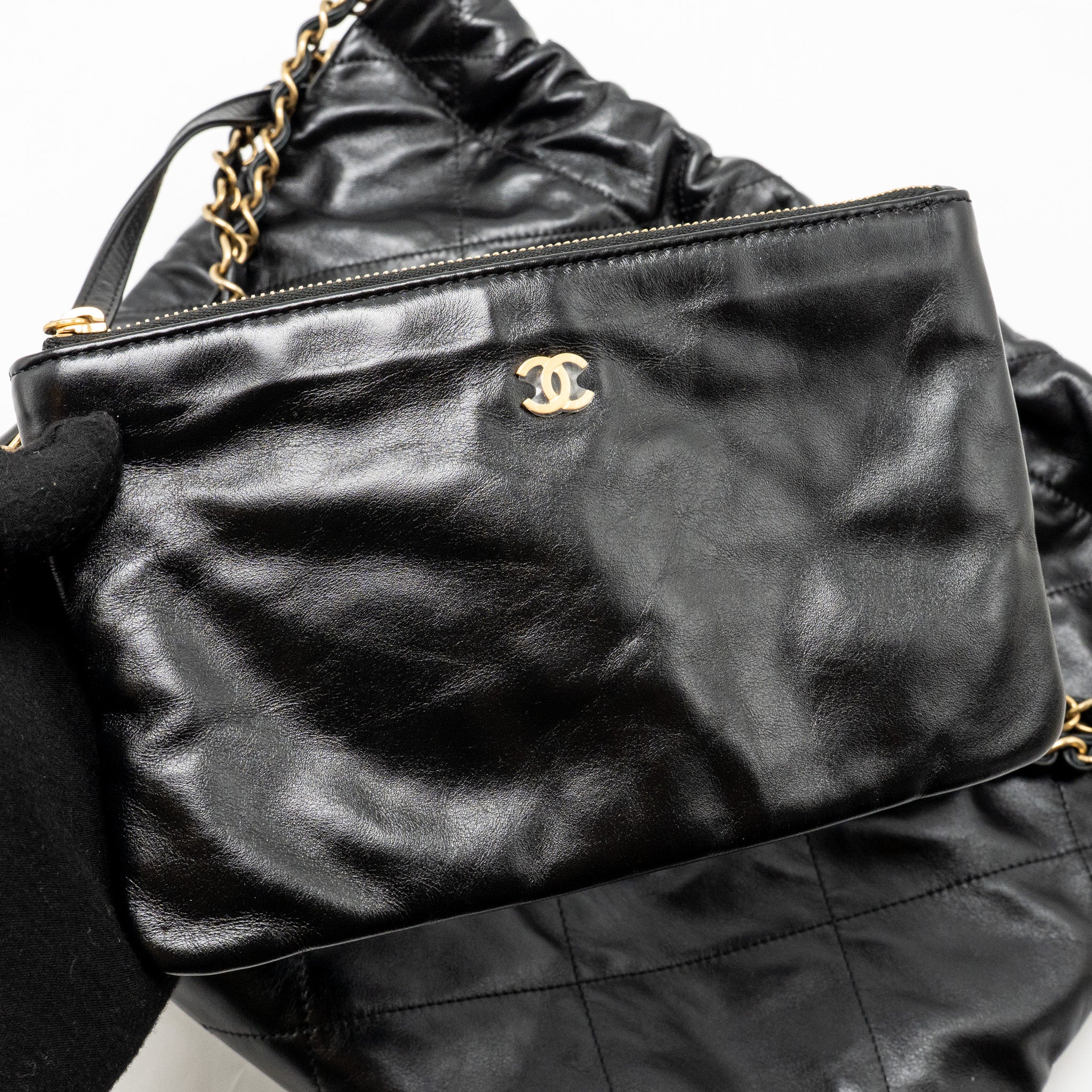 chanel-22-black-1