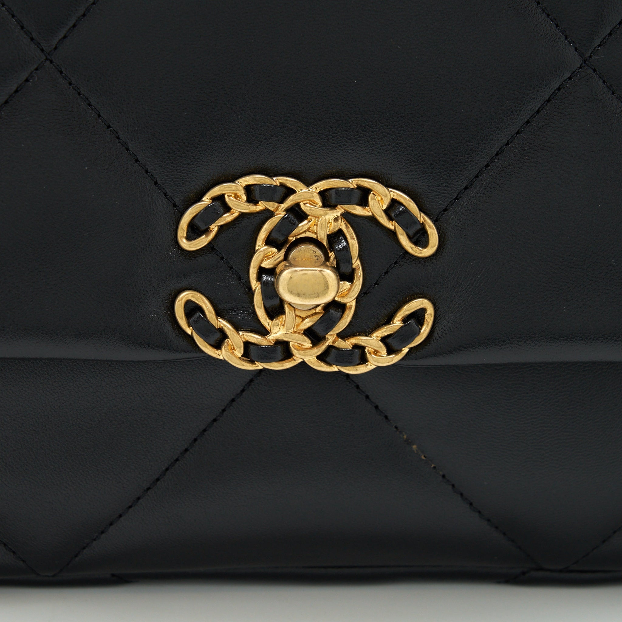 chanel-19-small-bag-lambskin-black-multicolour-hardware