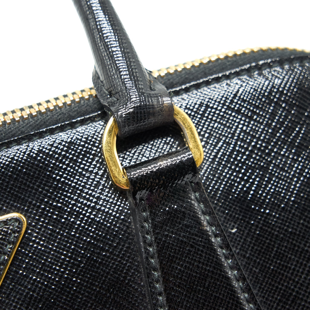 prada-saffiano-tote-bag-black