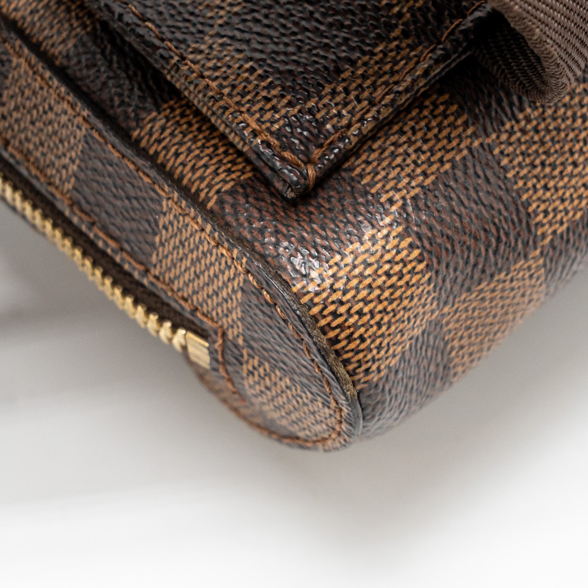 louis-vuitton-geronimos-belt-bag-damier-canvas-ghw