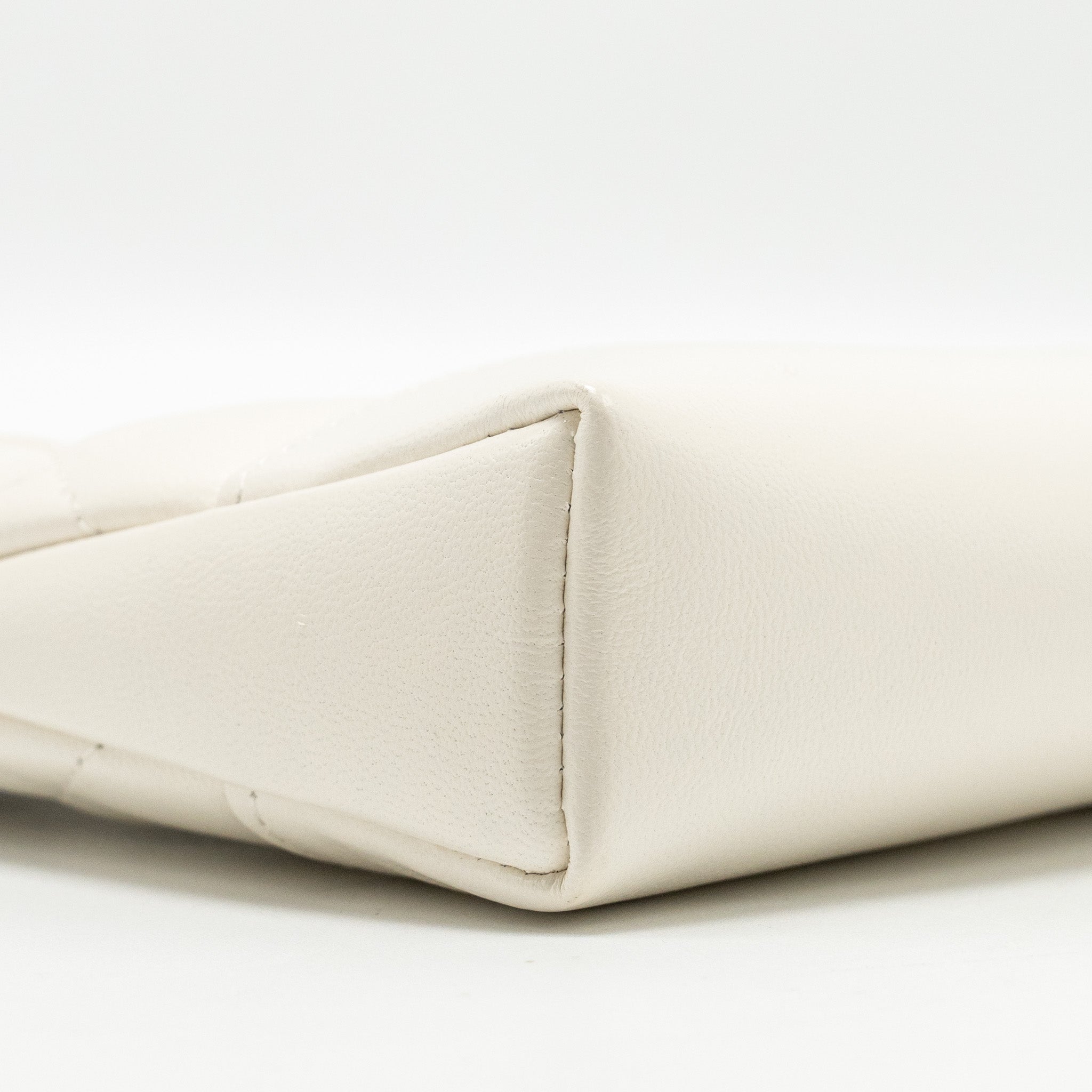 chanel-mini-31-clutch-with-chain-shiny-calfskin-white-lghw-microchip-1
