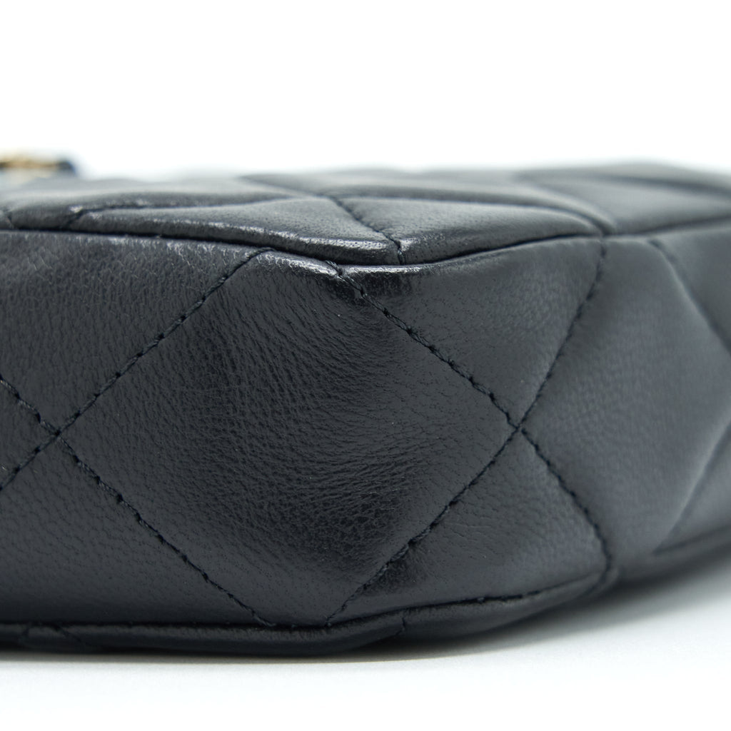 chanel-22c-mini-crossbody-pouch-lambskin-black-lghw