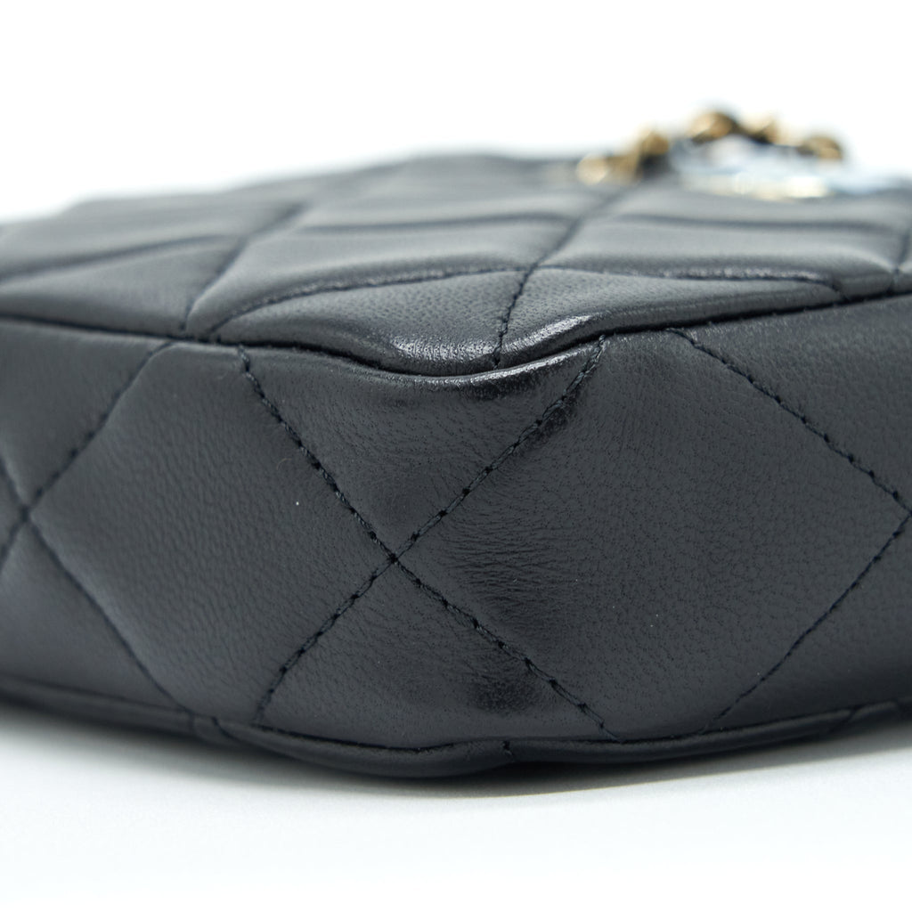 chanel-22c-mini-crossbody-pouch-lambskin-black-lghw