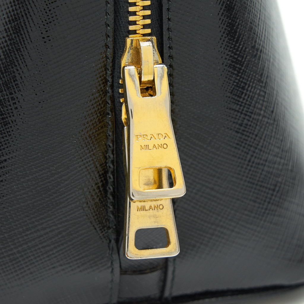prada-saffiano-tote-bag-black