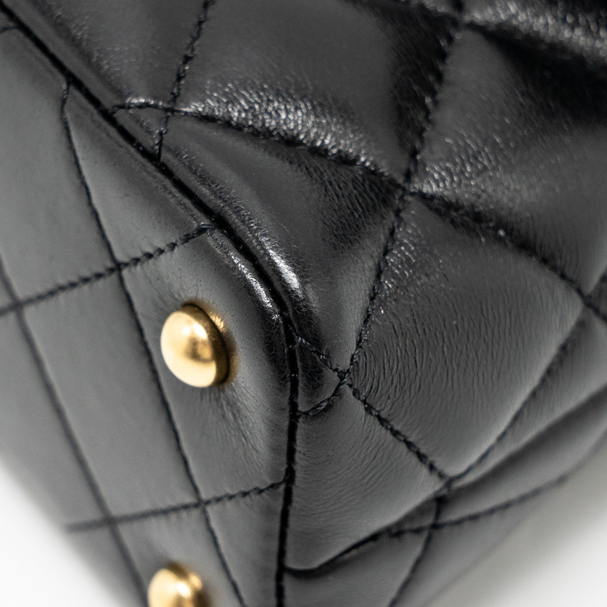 chanel-25p-top-handle-flap-bag-shiny-lambskin-black-ghwmicrochip-copy