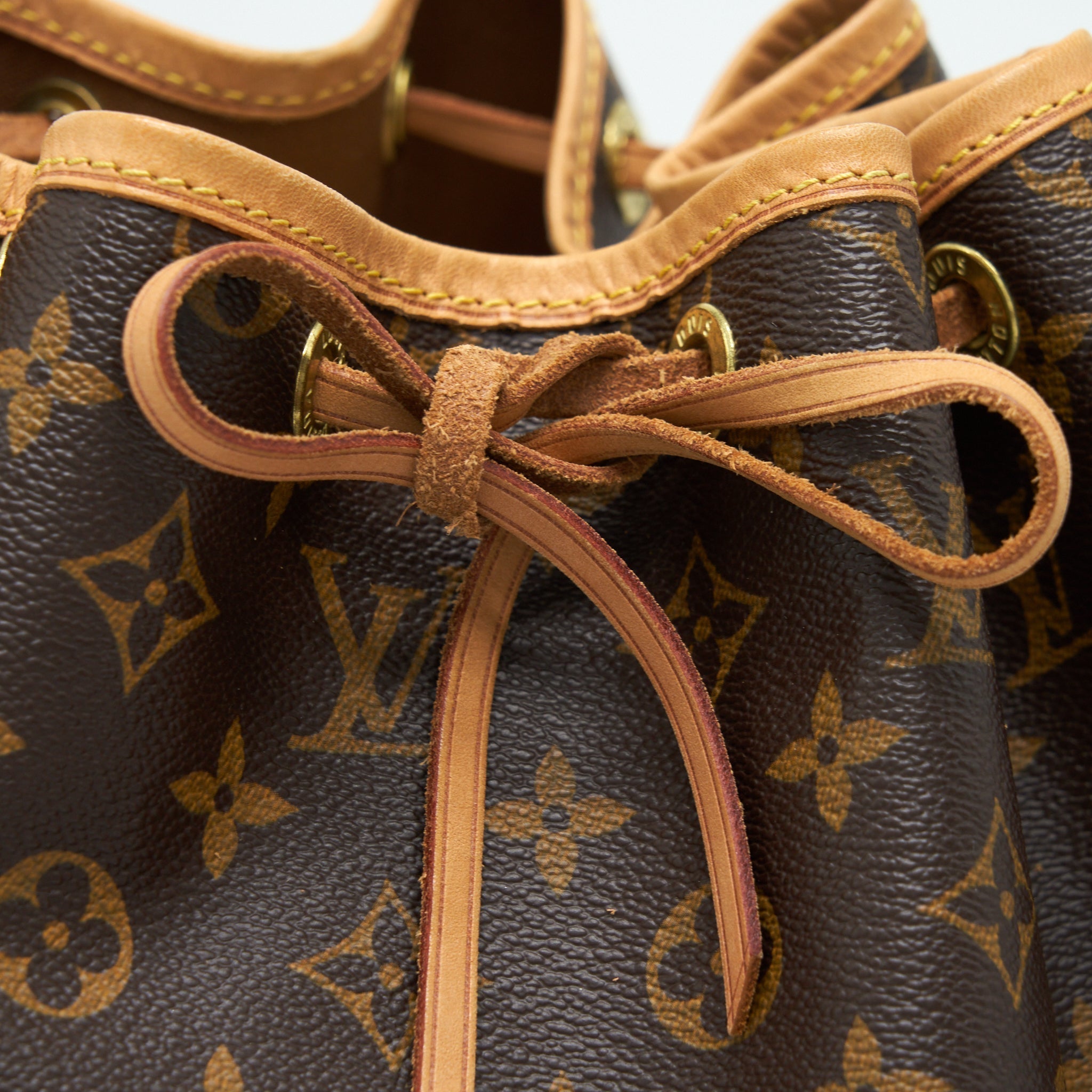 louis-vuitton-neo-noe-gm-monogram-canvas-year-2011