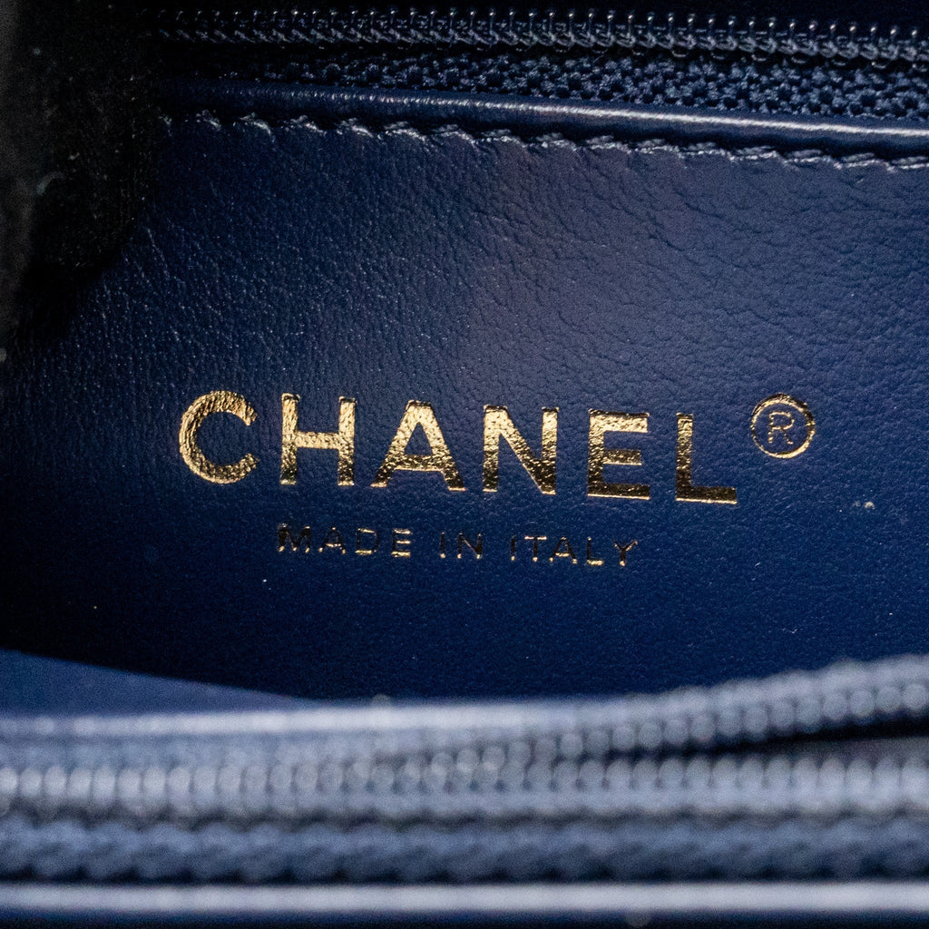 chanel-blue-case