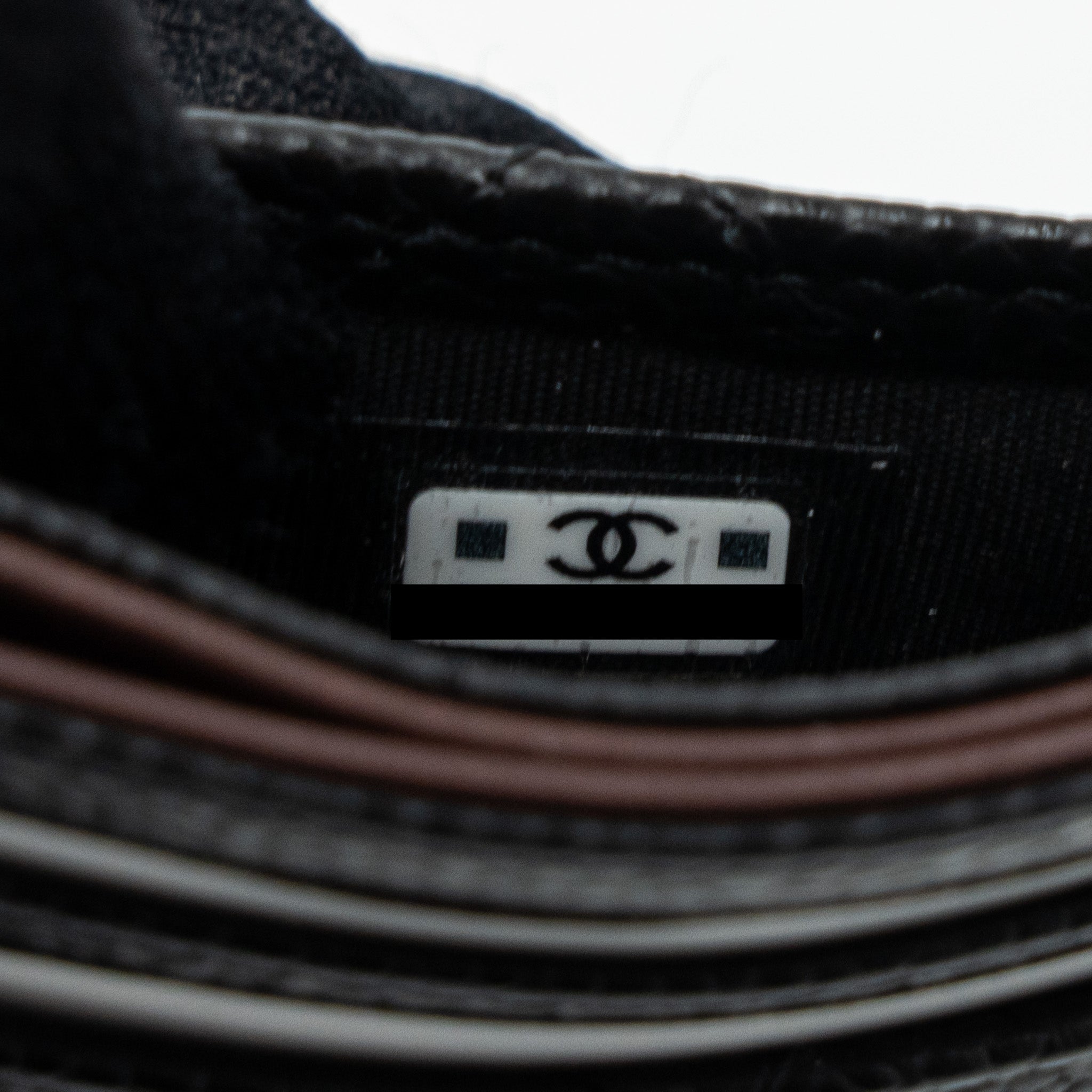 chanel-classic-card-holder-caviar-black-ghw-microchip-2