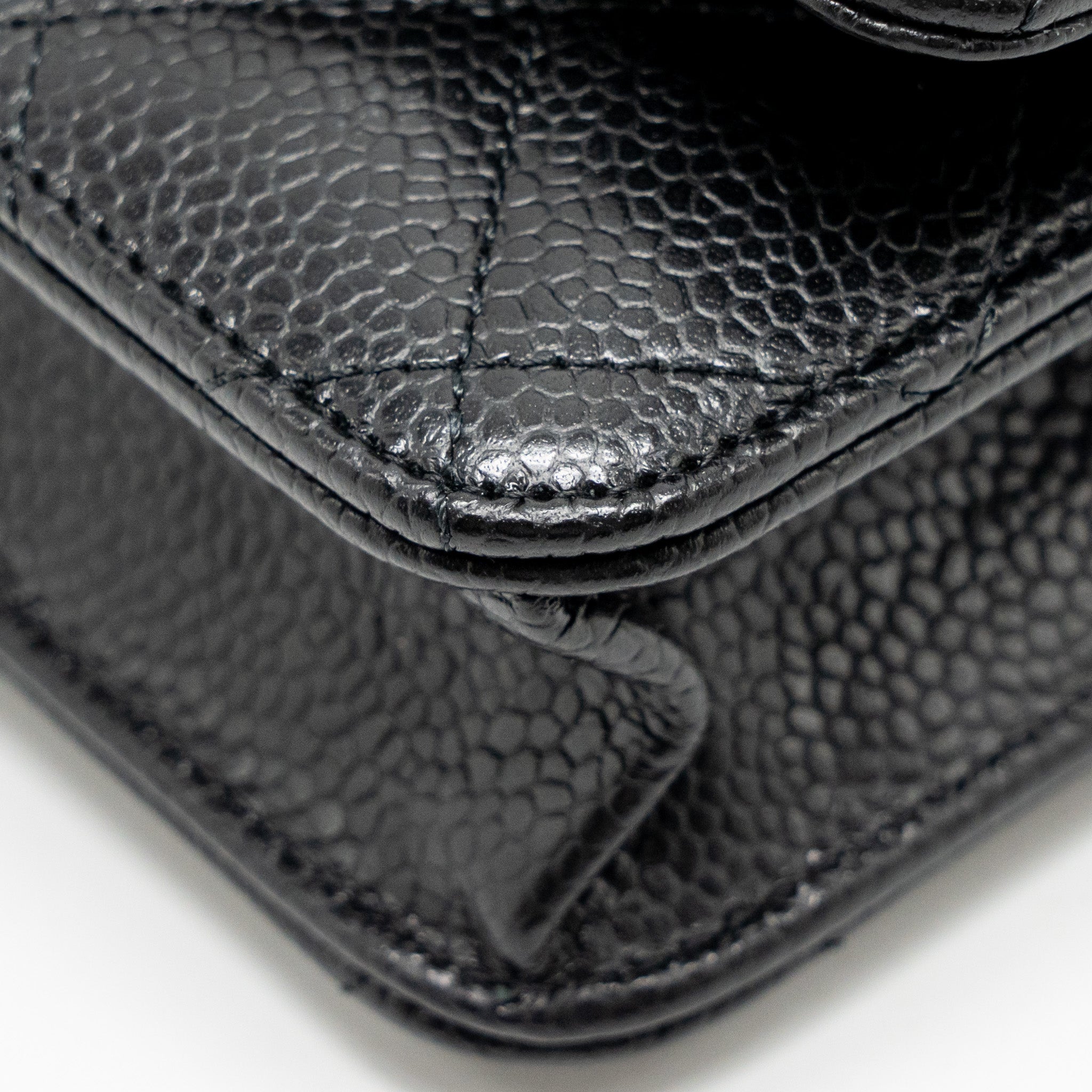chanel-classic-wallet-on-chain-caviar-black-ghwmicrochip-2
