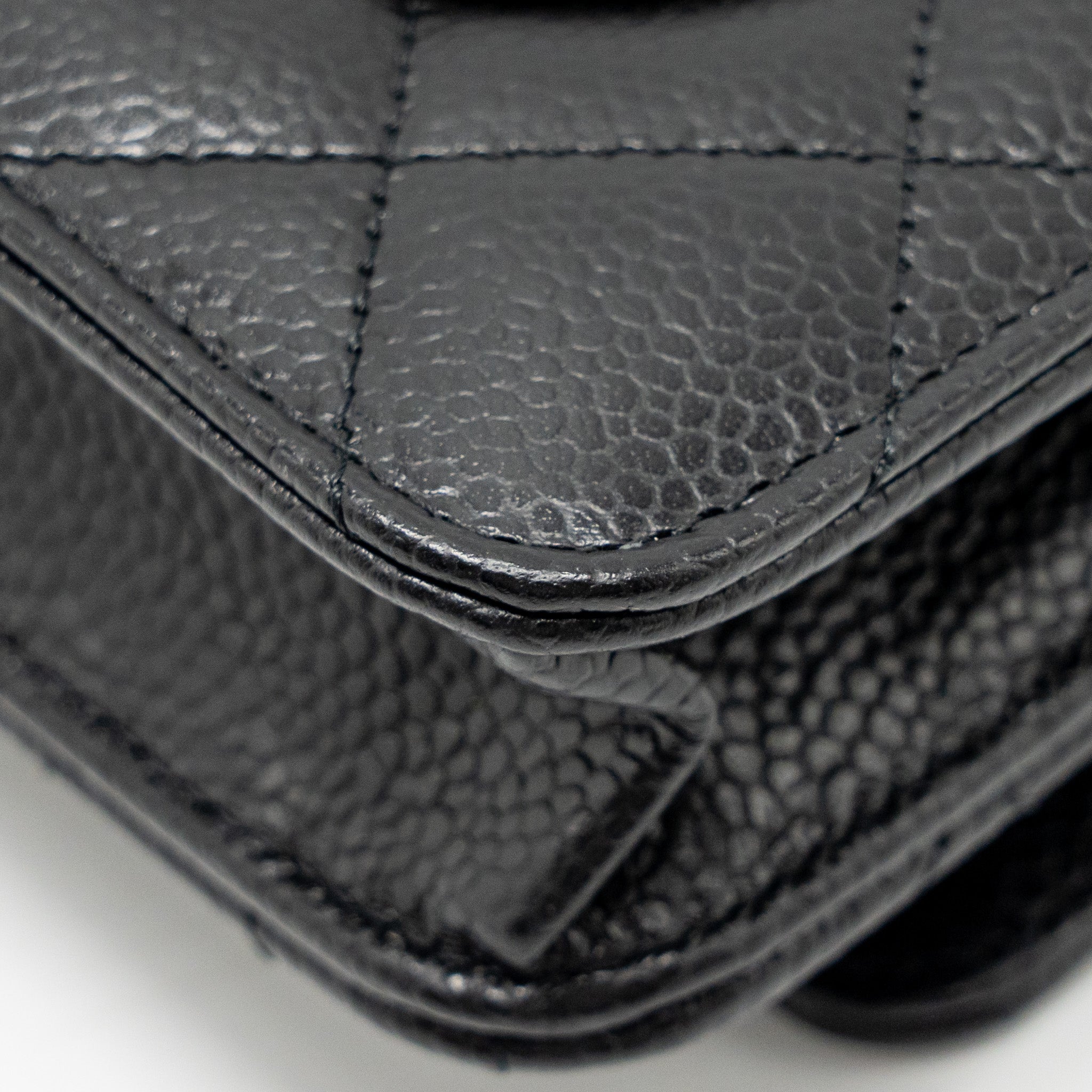 chanel-classic-wallet-on-chain-caviar-black-ghwmicrochip-2