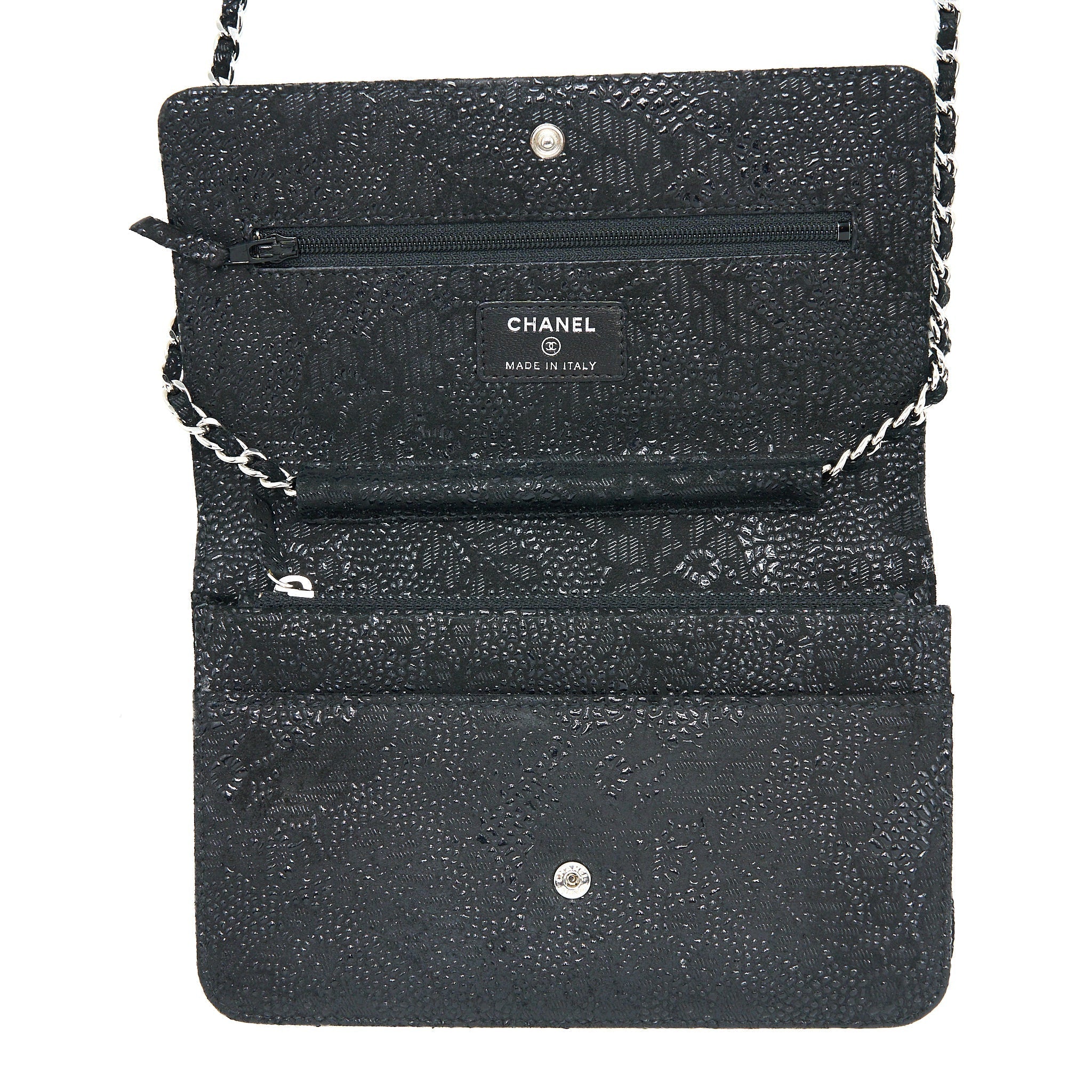 chanel-seasonal-wallet-on-chain-fabric-black-shw