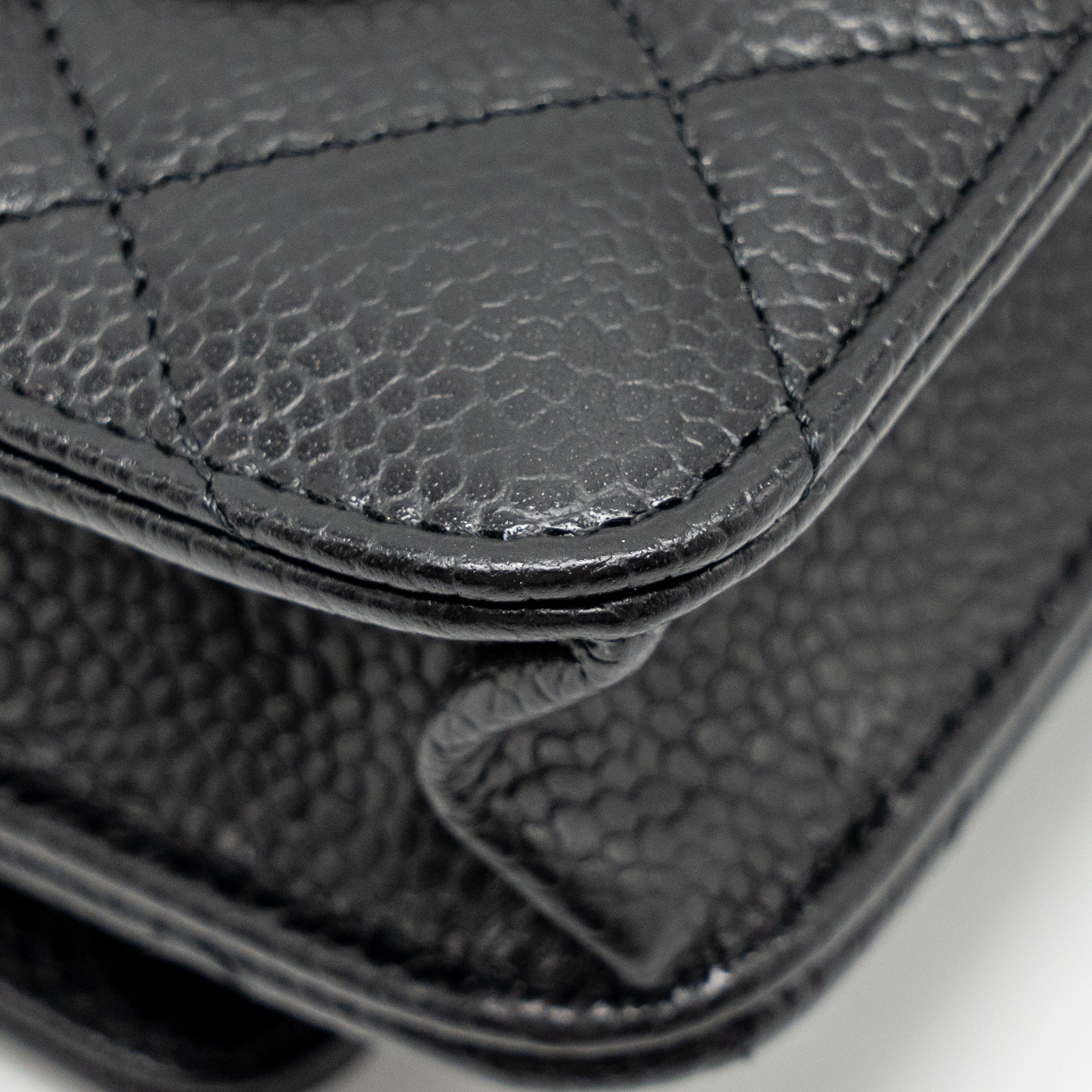 chanel-classic-wallet-on-chain-caviar-black-ghwmicrochip-2