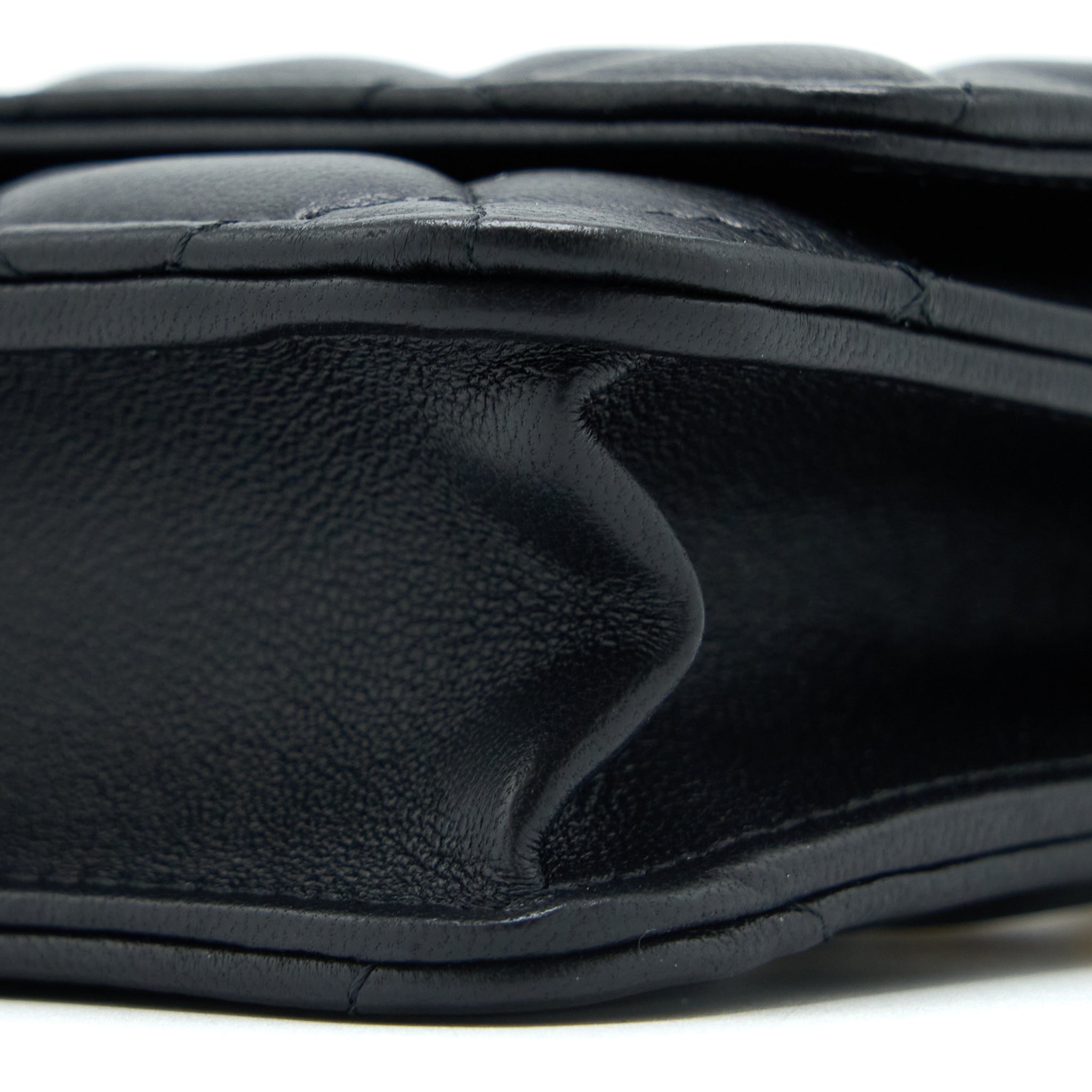 chanel-pearl-crush-wallet-on-chain-lambskin-black-ghw-microchip-4