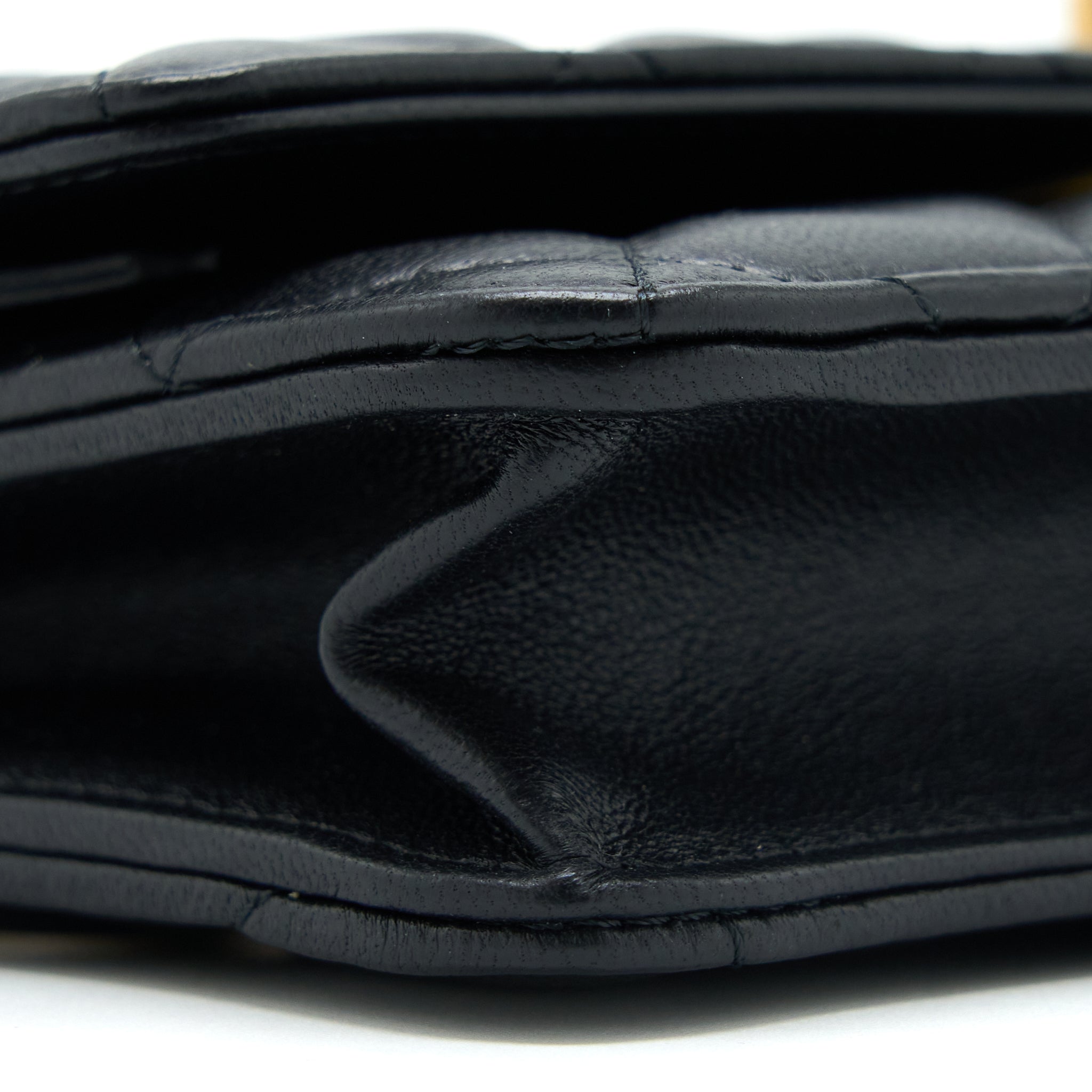 chanel-pearl-crush-wallet-on-chain-lambskin-black-ghw-microchip-4