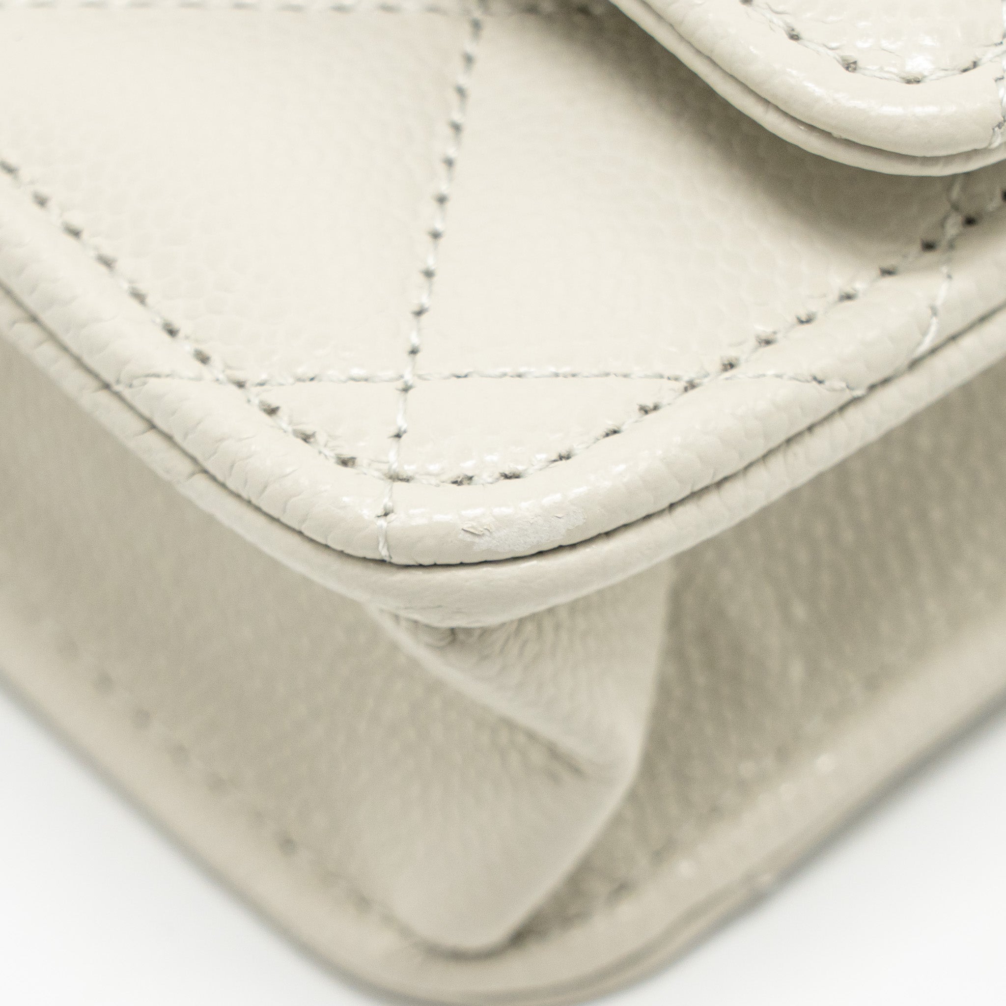chanel-classic-wallet-on-chain-caviar-creamy-white-lghwmicrochip
