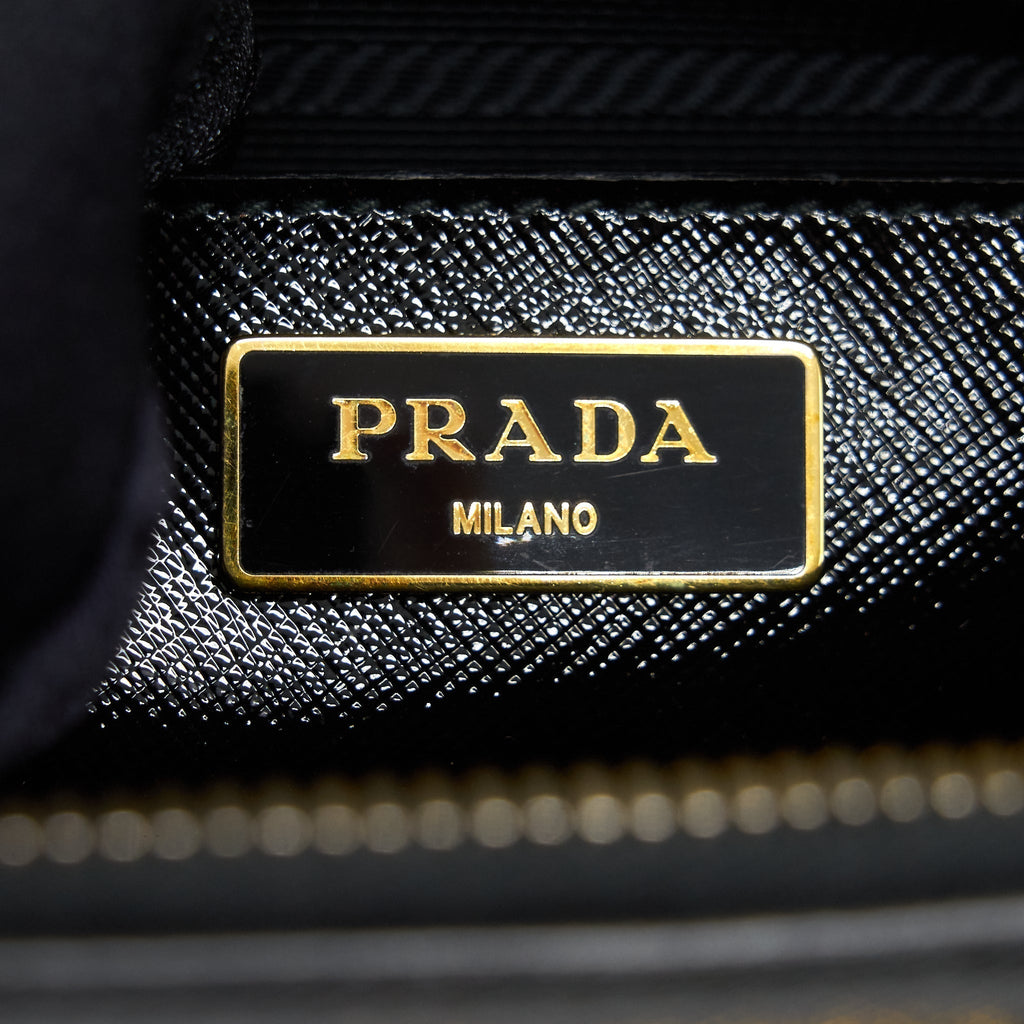 prada-saffiano-tote-bag-black