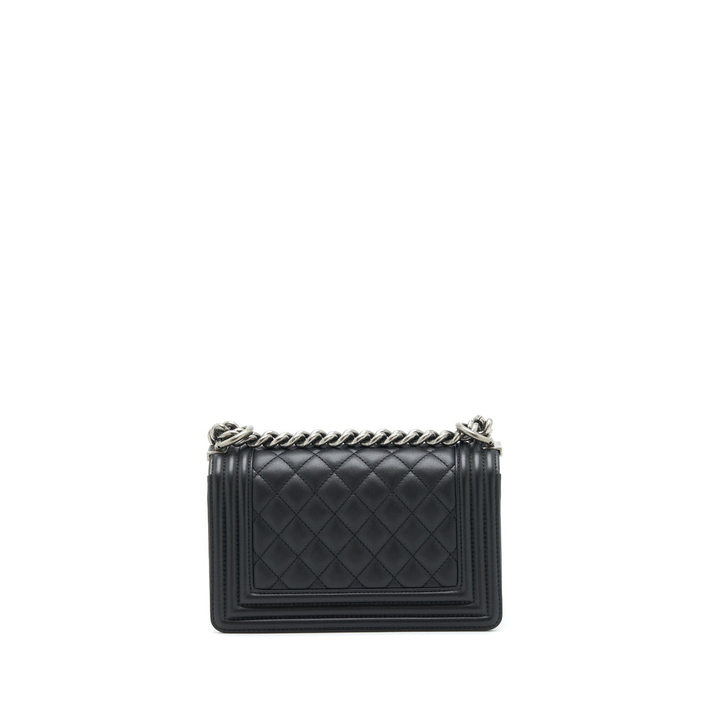 chanel-small-boy-calfskin-black-ruthenium-sliver-hardware-1