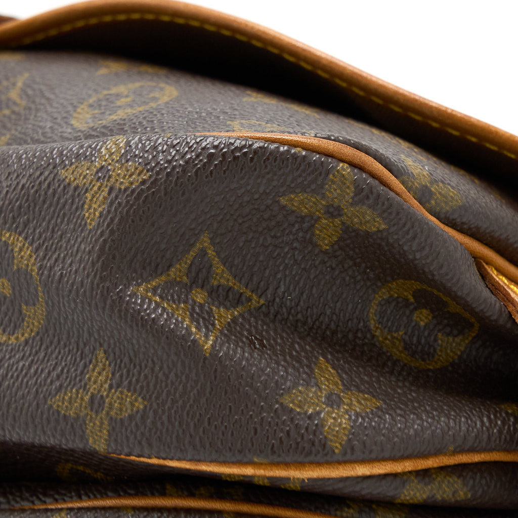 louis-vuitton-vintage-saumur-cloth-crossbody-bag-monogram-canvas-ghw