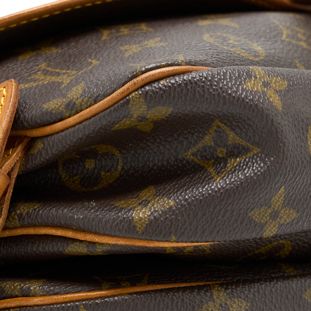 louis-vuitton-vintage-saumur-cloth-crossbody-bag-monogram-canvas-ghw