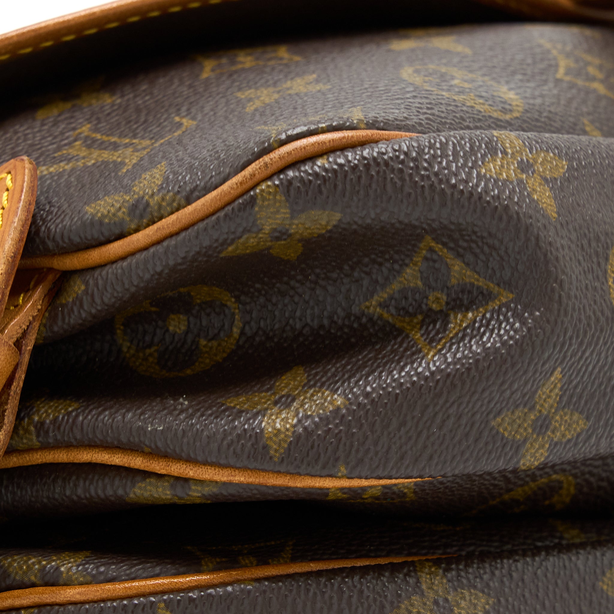 louis-vuitton-vintage-saumur-cloth-crossbody-bag-monogram-canvas-ghw
