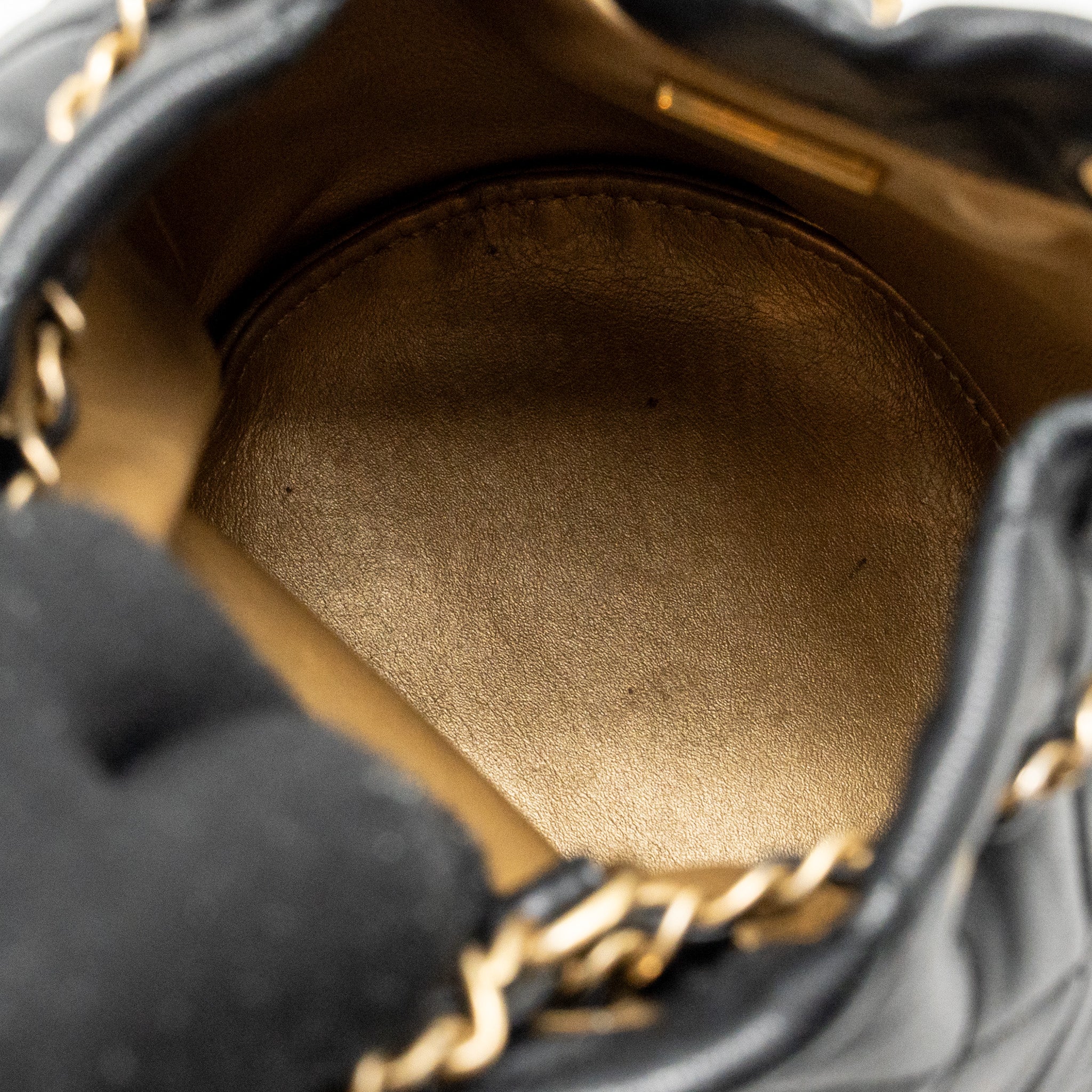 chanel-pearl-crush-mini-bucket-bag-lambskin-black-ghw-microchip