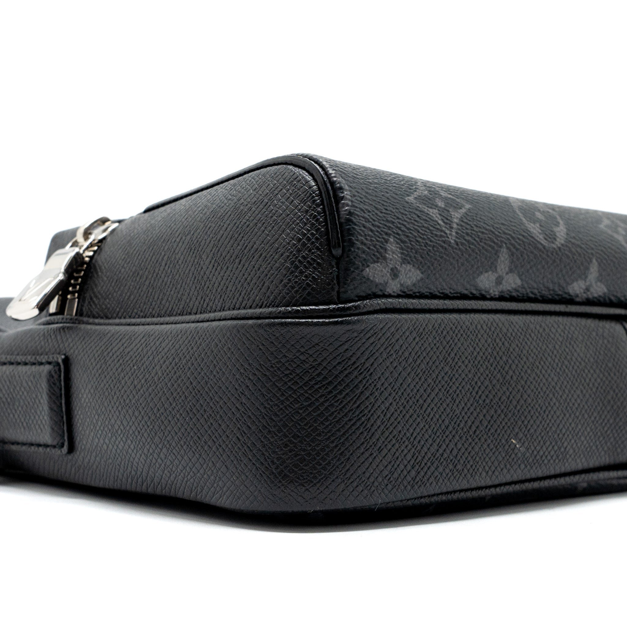 louis-vuitton-messenger-bag-monogram-eclipse-shw