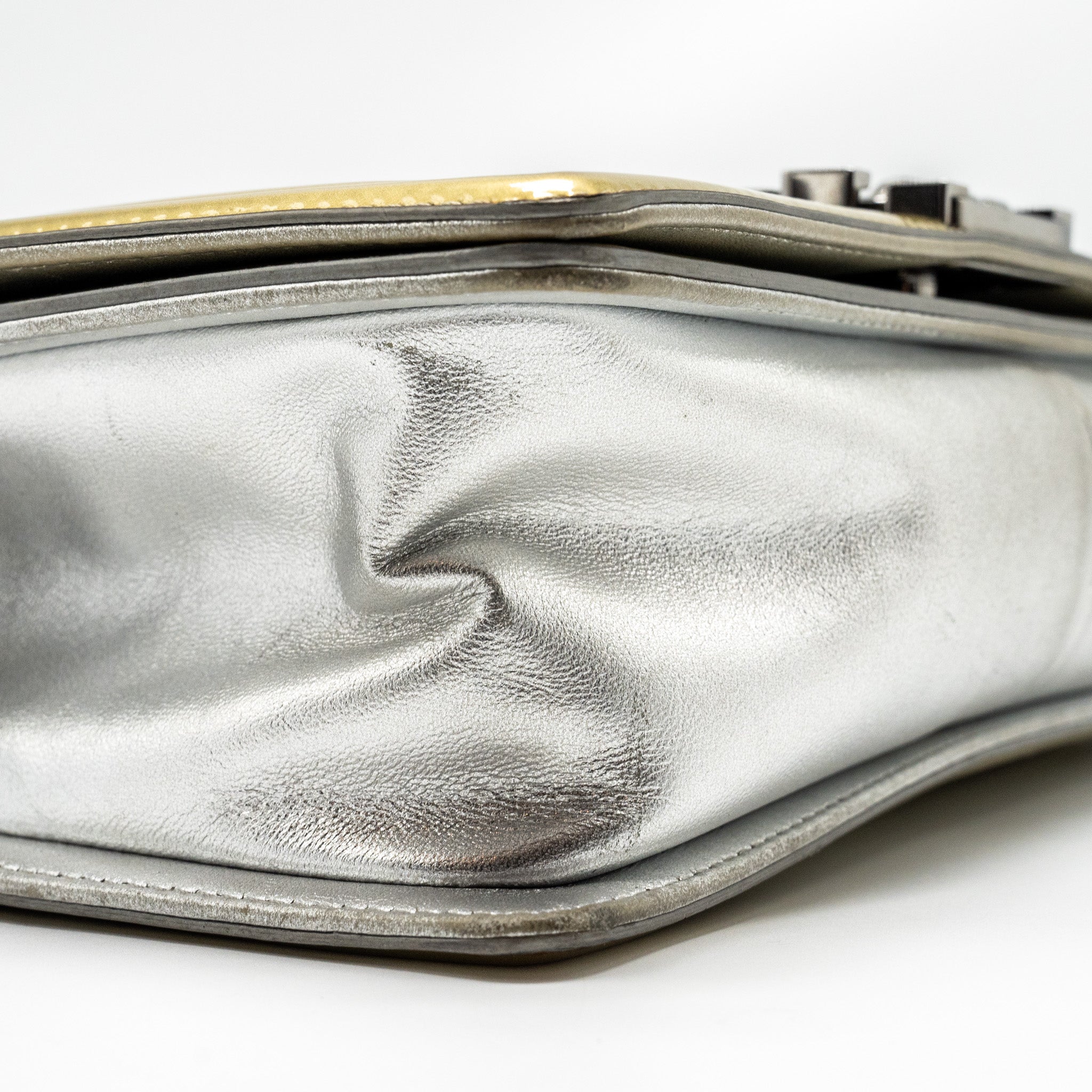 chanel-medium-boy-bag-patent-leather-light-gold-silver-shw