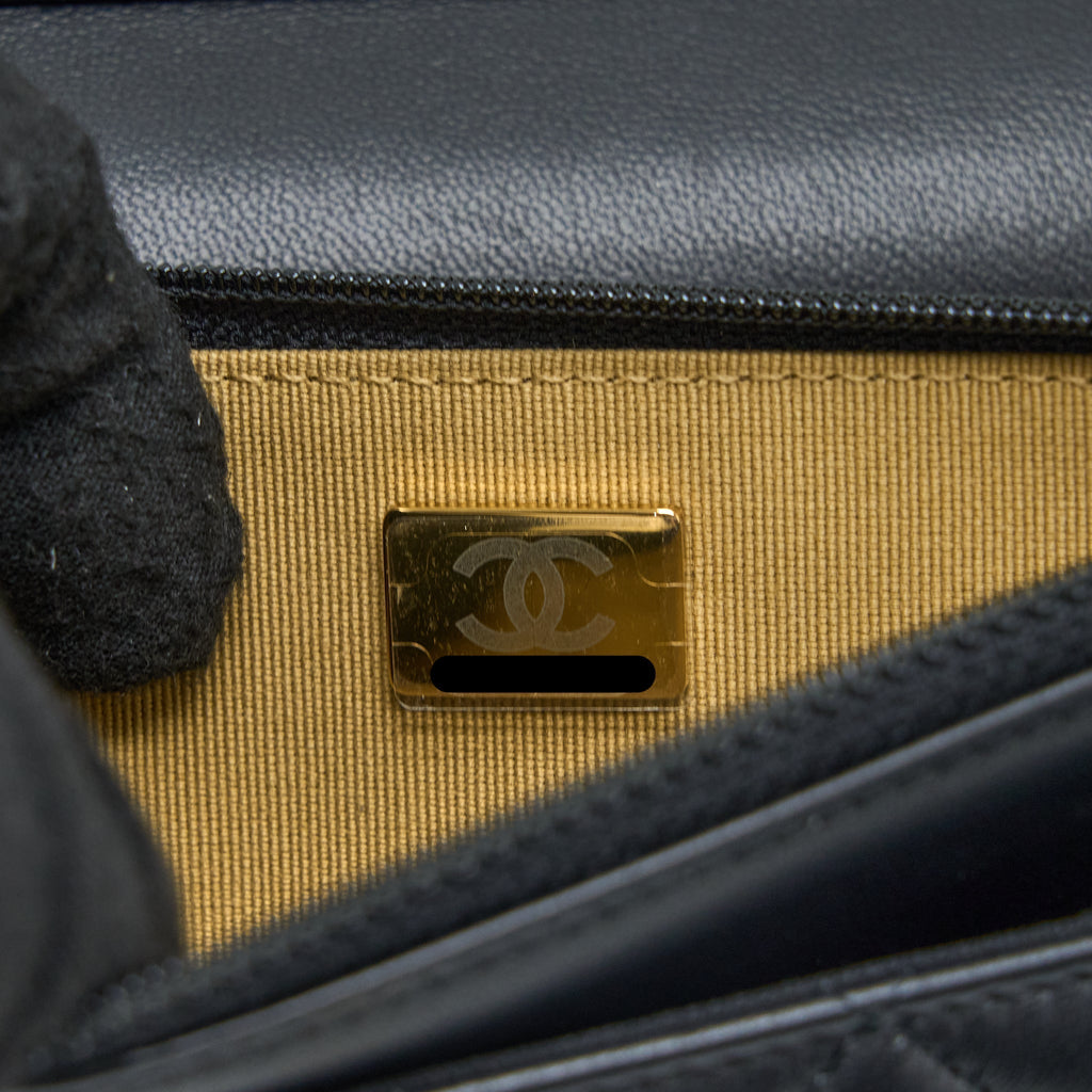 chanel-pearl-crush-wallet-on-chain-lambskin-black-ghw-microchip-4