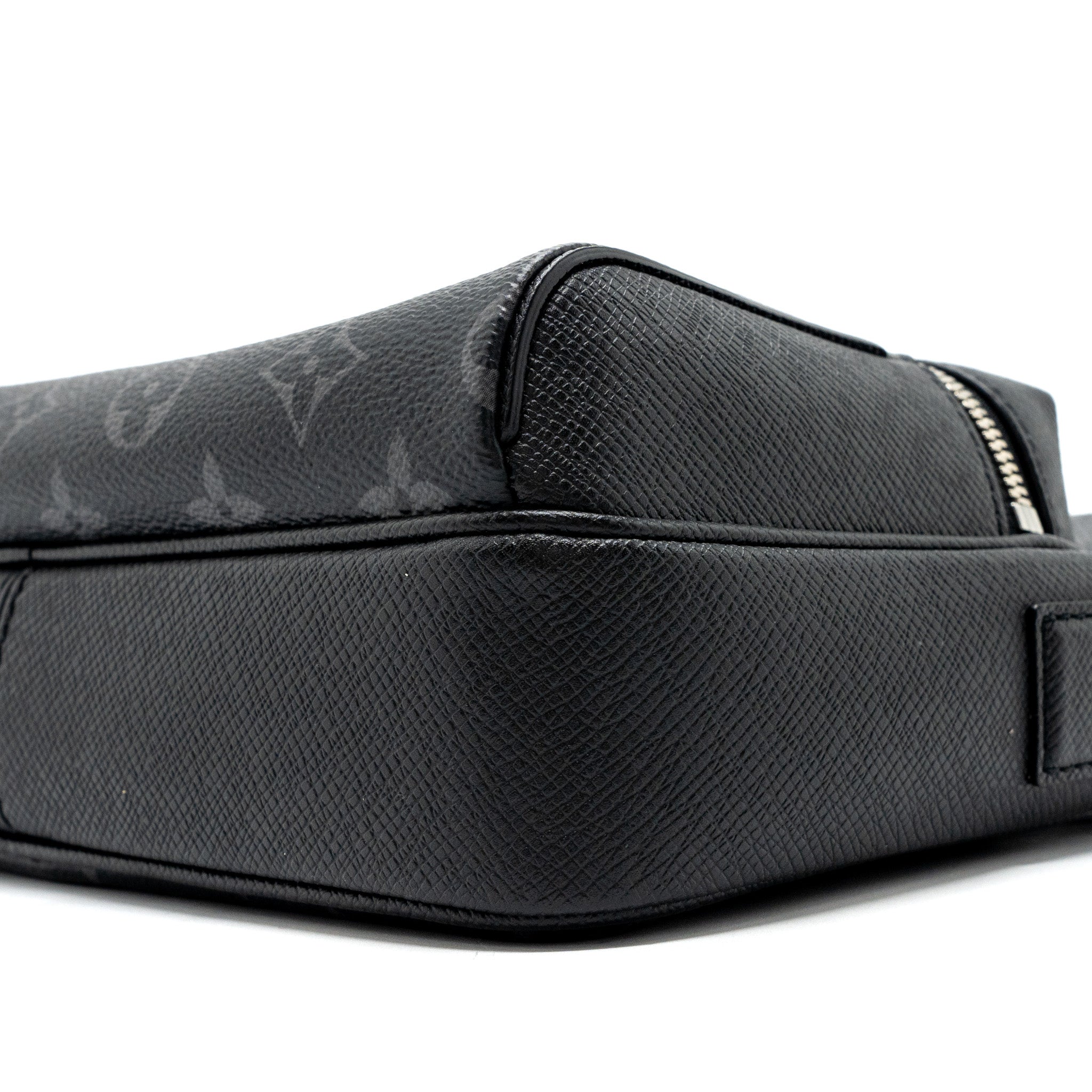 louis-vuitton-messenger-bag-monogram-eclipse-shw
