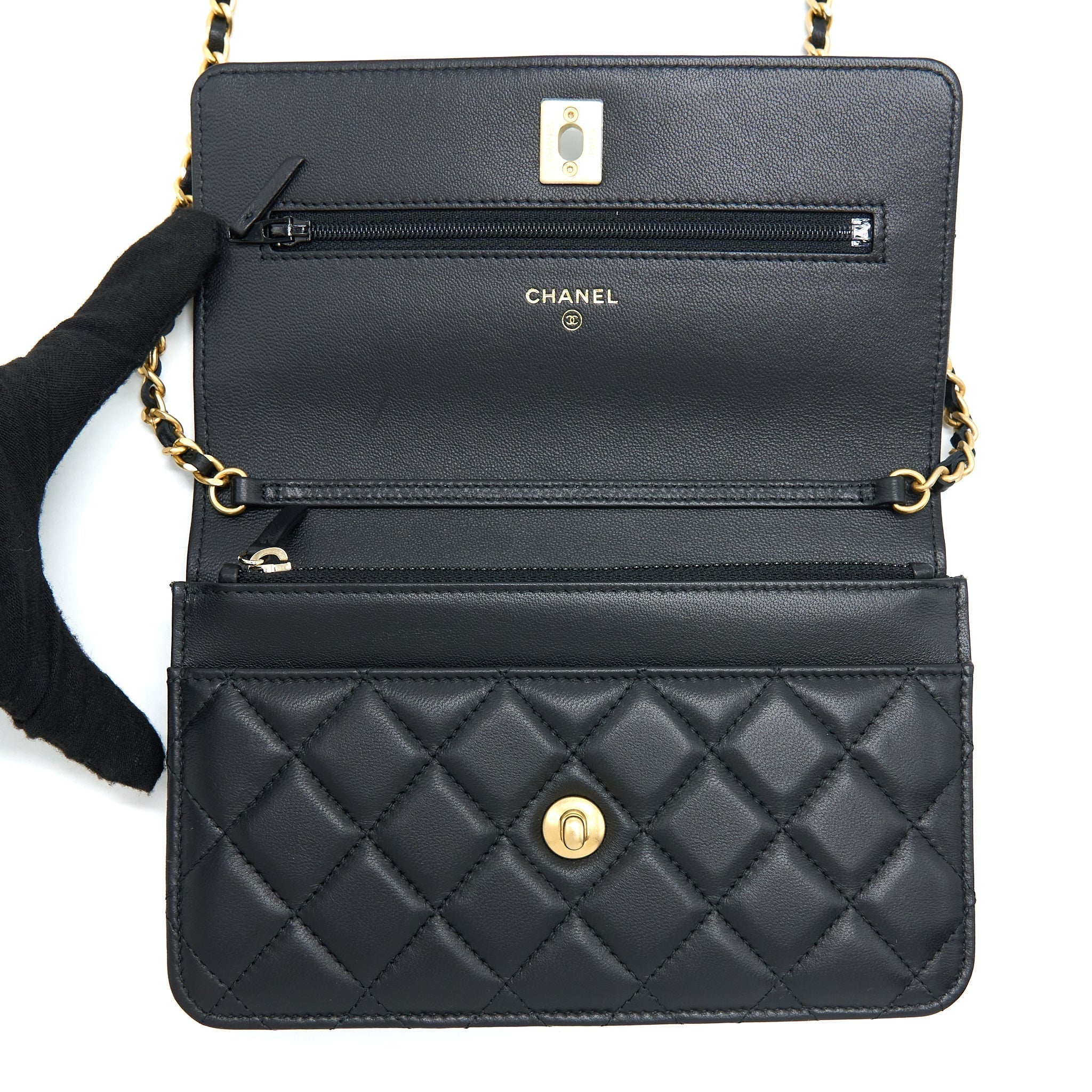 chanel-pearl-crush-wallet-on-chain-lambskin-black-ghw-microchip-4
