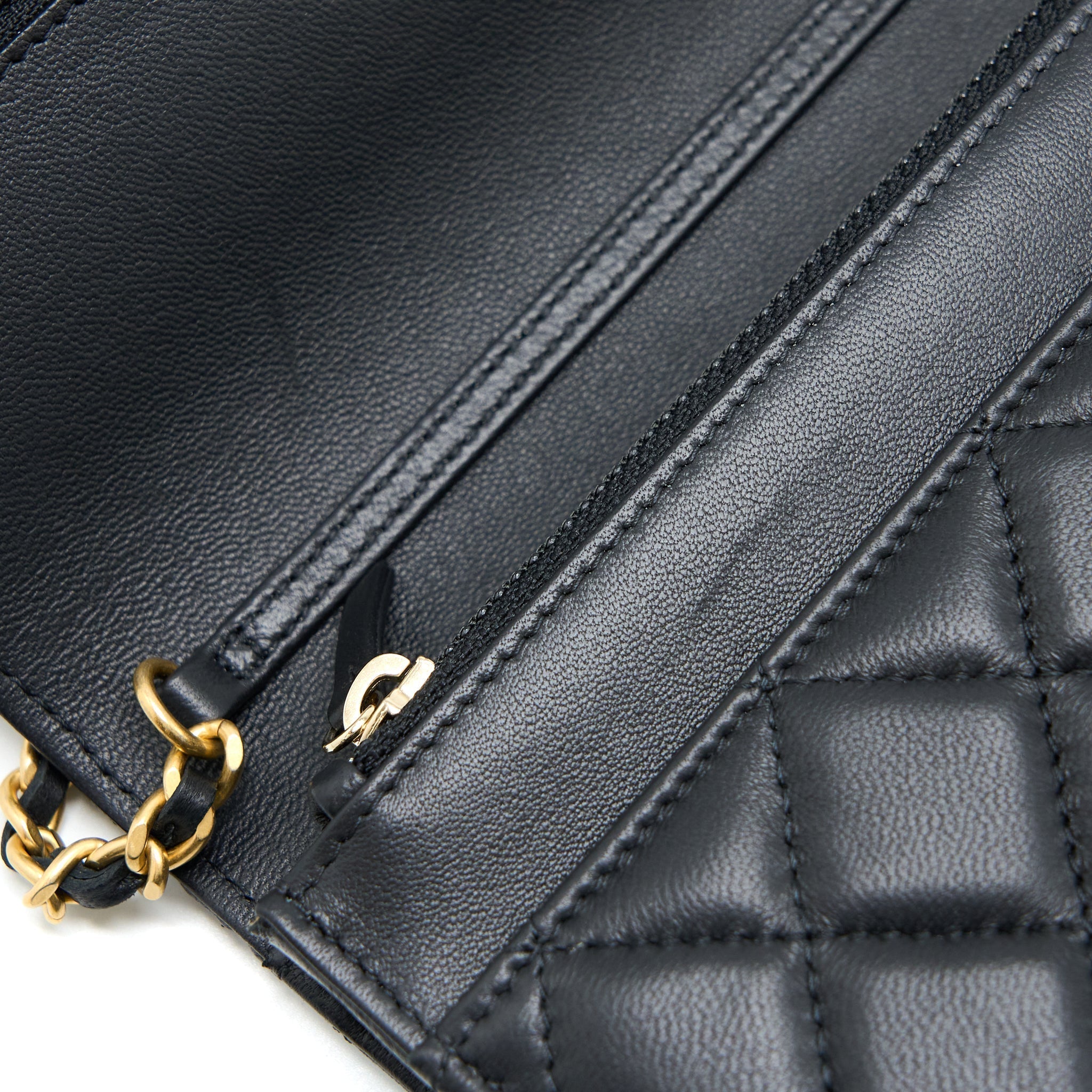 chanel-pearl-crush-wallet-on-chain-lambskin-black-ghw-microchip-4
