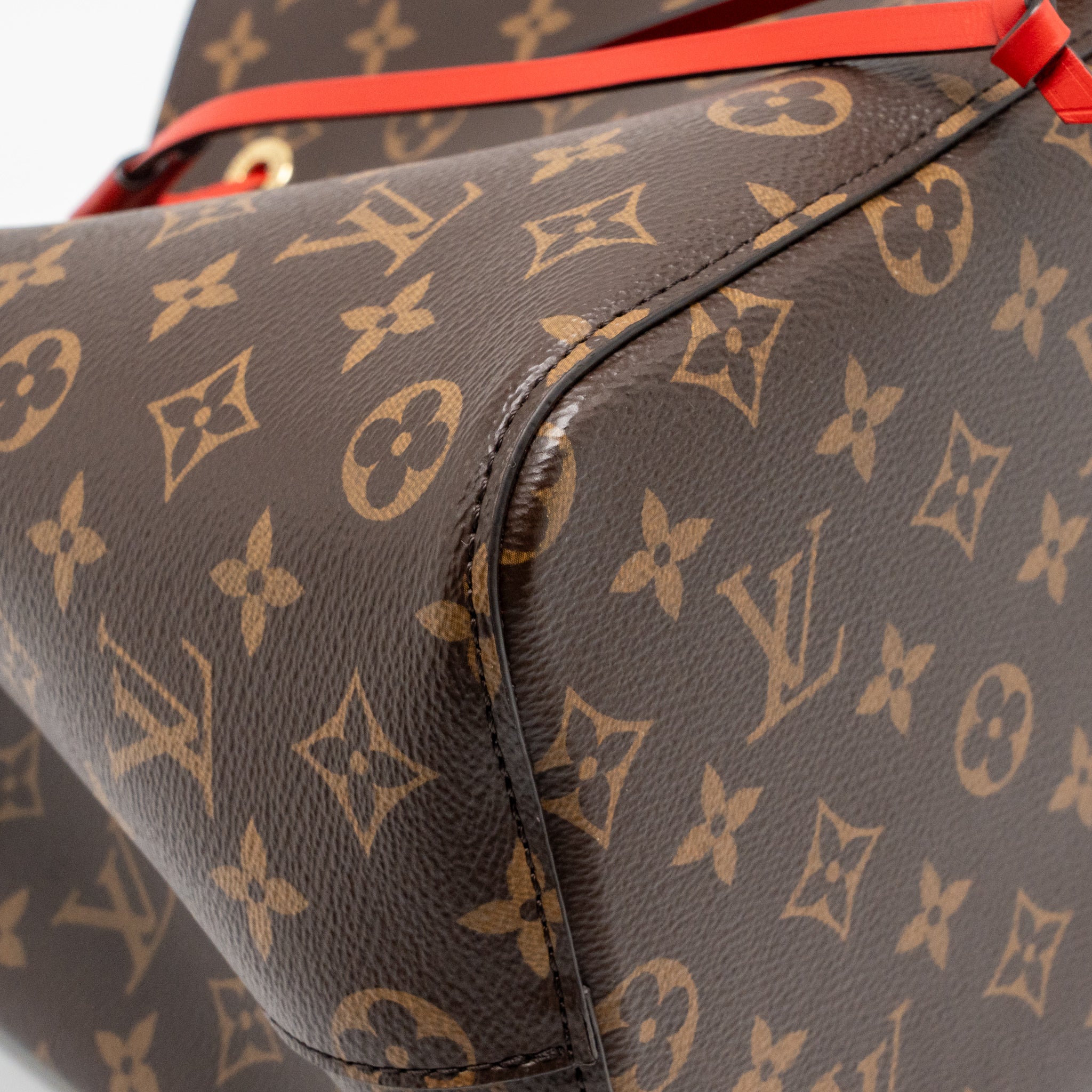louis-vuitton-neo-noe-monogram-canvas-red-ghw-1