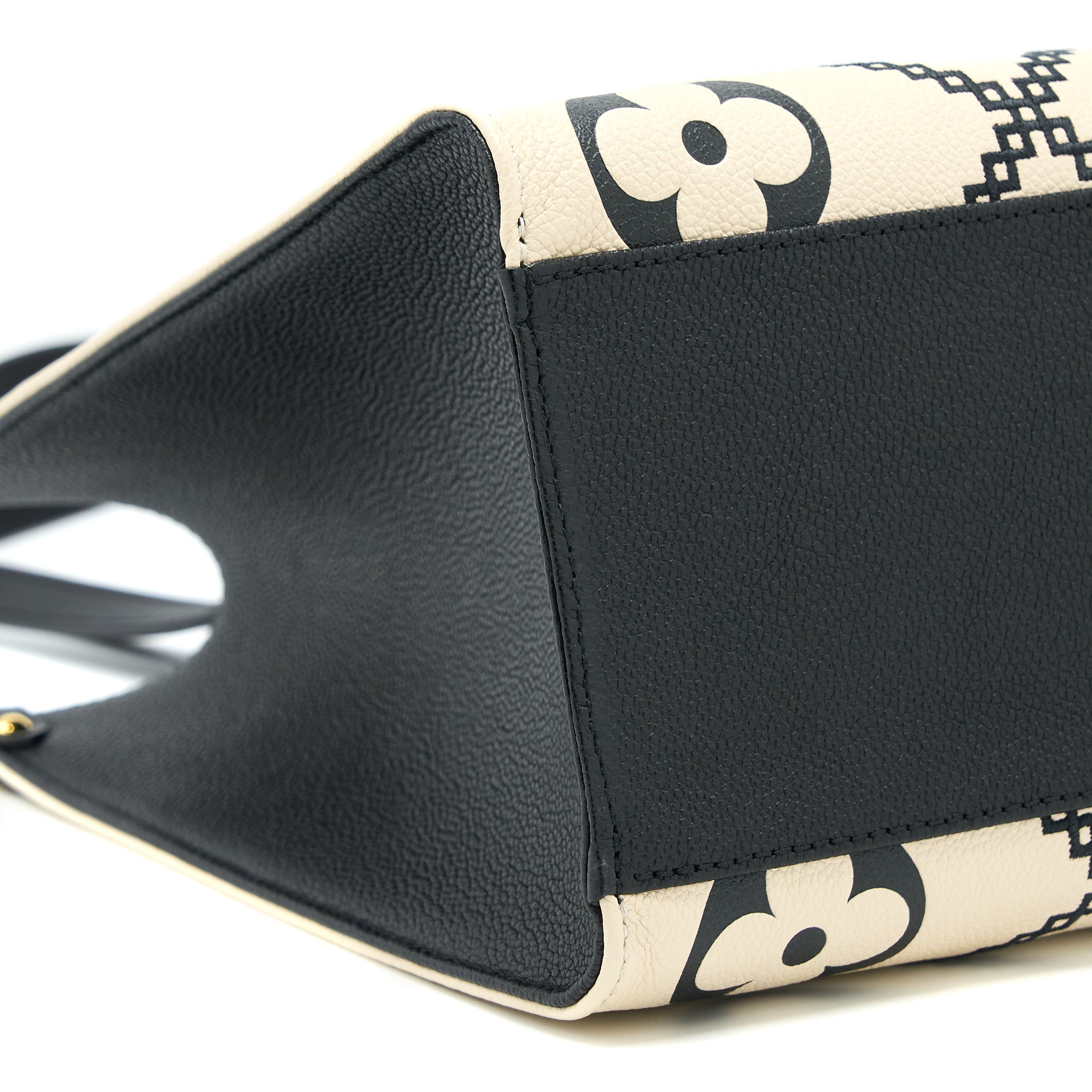 louis-vuitton-onthego-mm-empreinte-cream-black-ghw-new-version