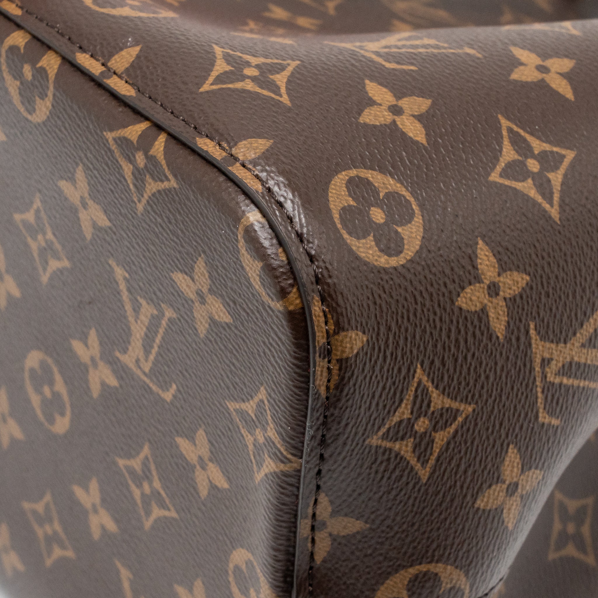 louis-vuitton-neo-noe-monogram-canvas-red-ghw-1