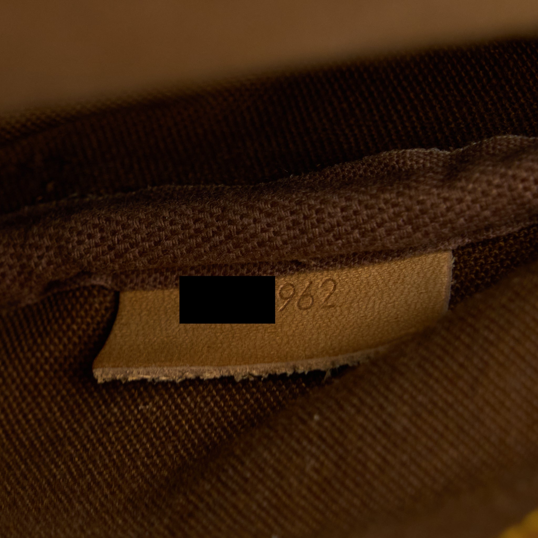louis-vuitton-vintage-saumur-cloth-crossbody-bag-monogram-canvas-ghw